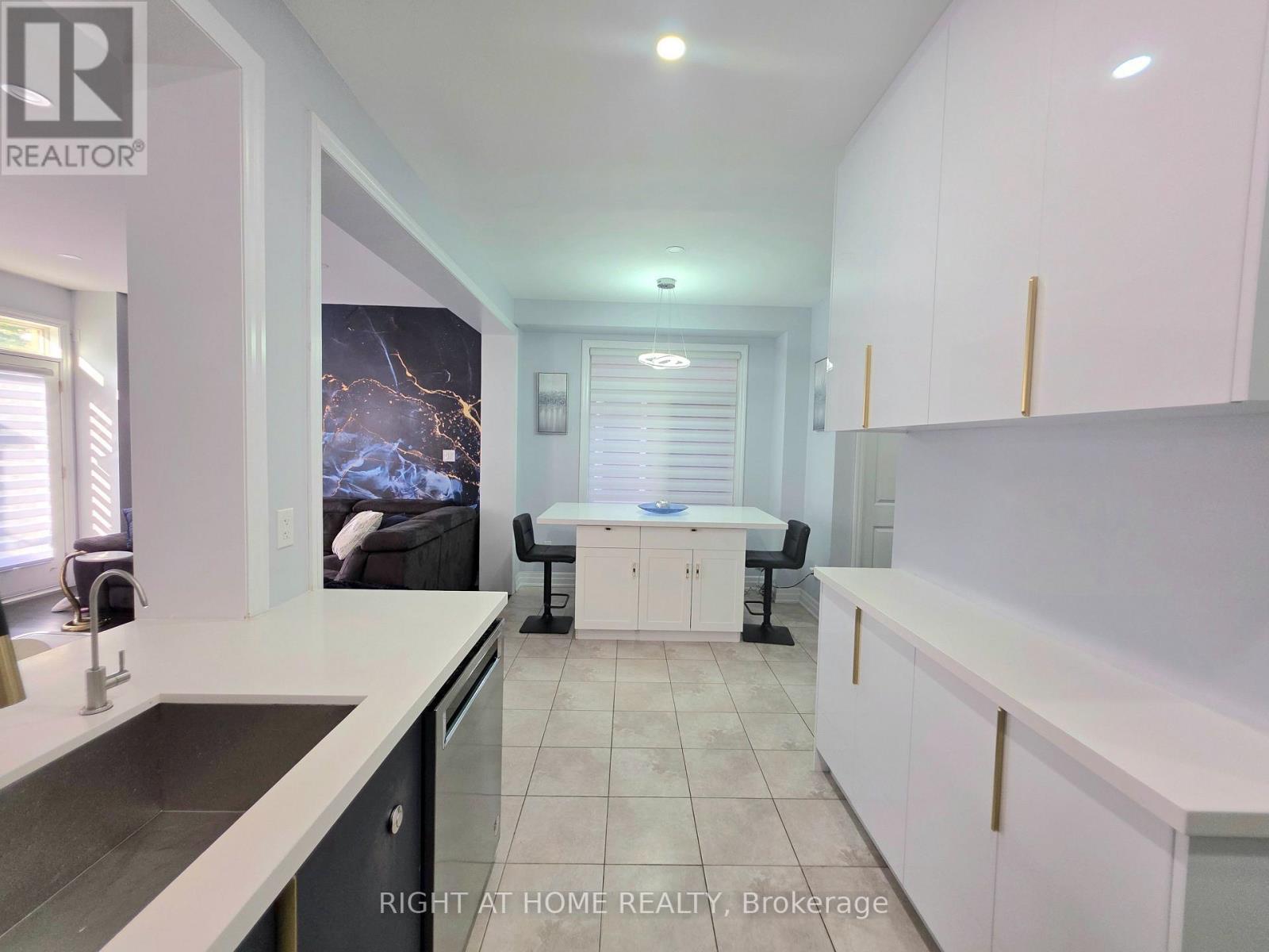 24 WELLS ORCHARD CRESCENT - 11