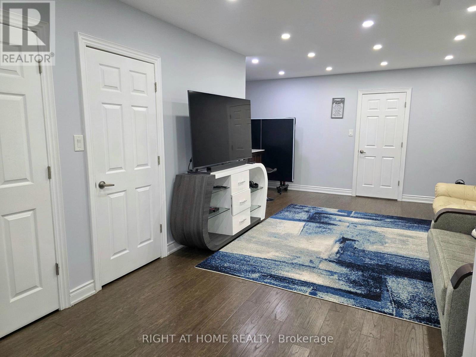 24 WELLS ORCHARD CRESCENT - 23
