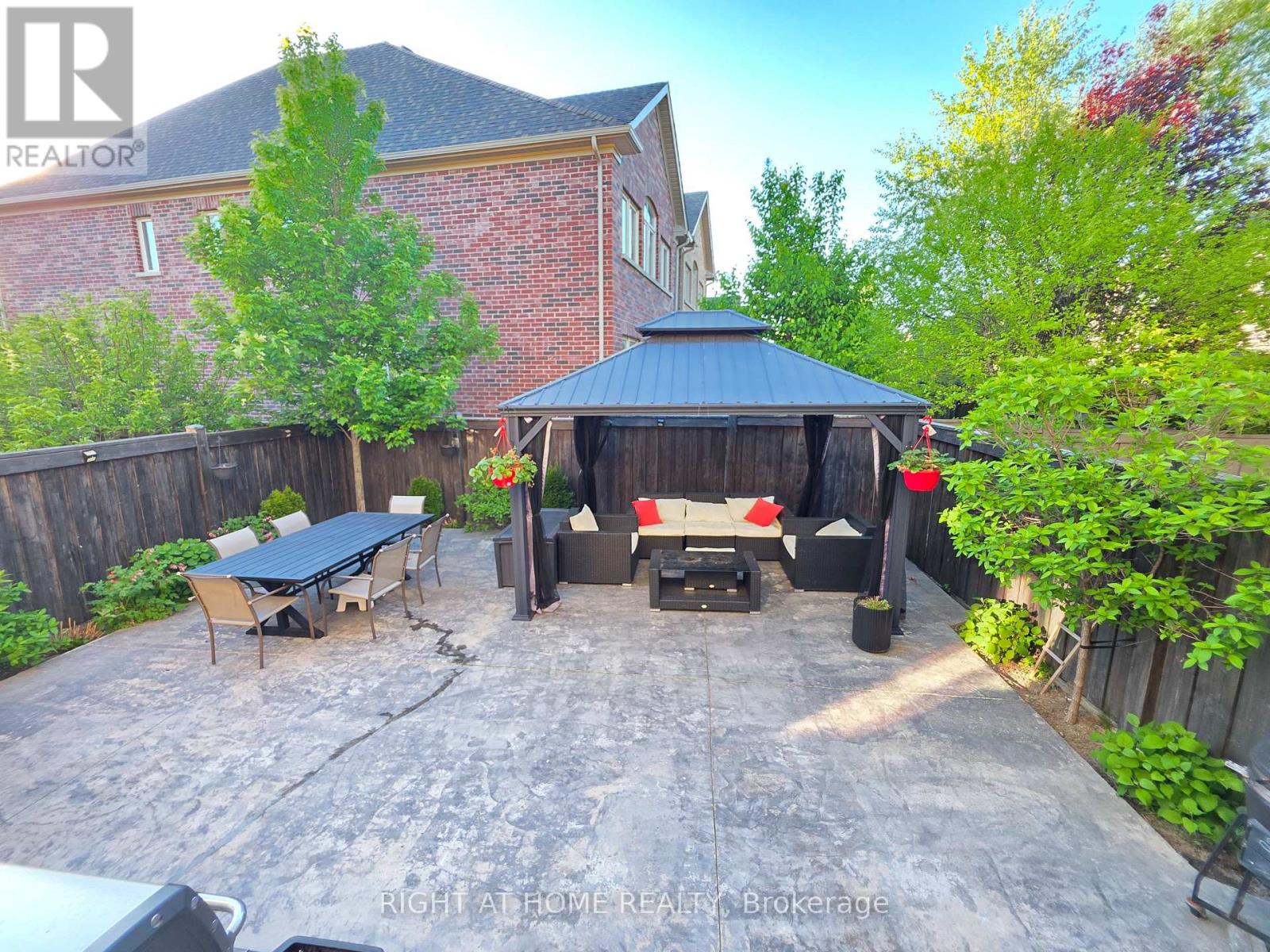 24 WELLS ORCHARD CRESCENT - 28