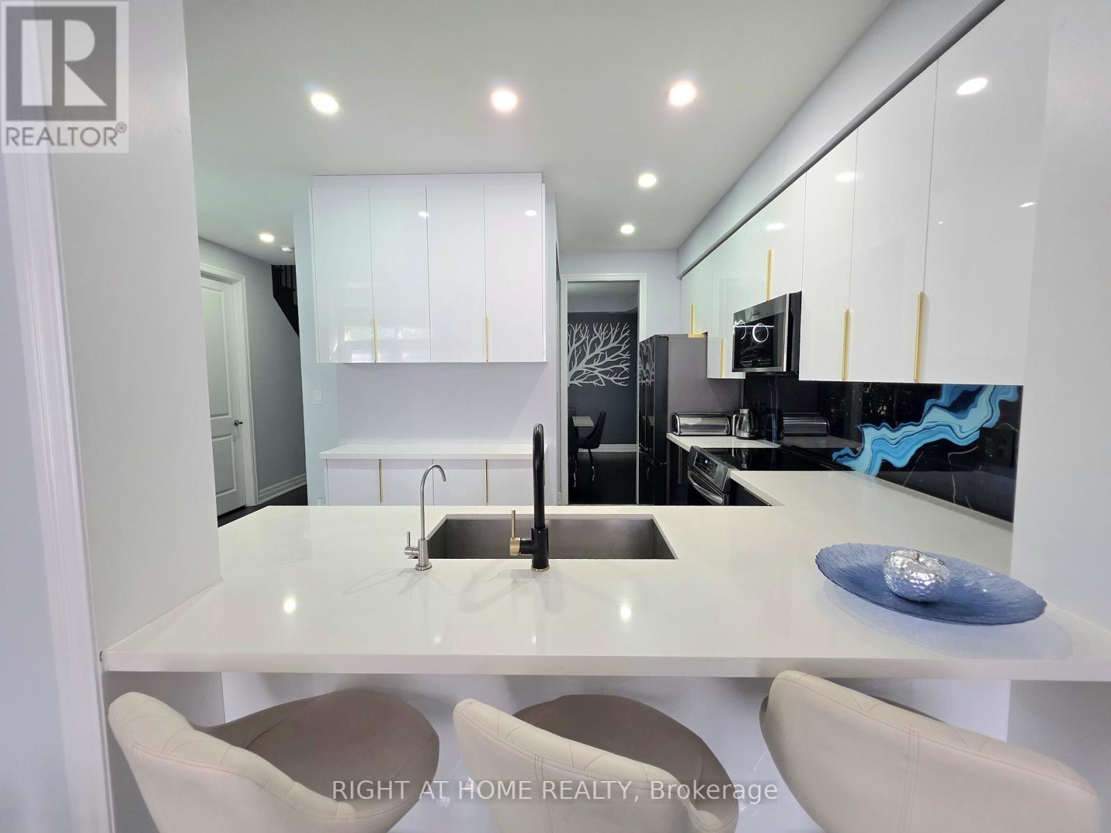 24 WELLS ORCHARD CRESCENT - 8