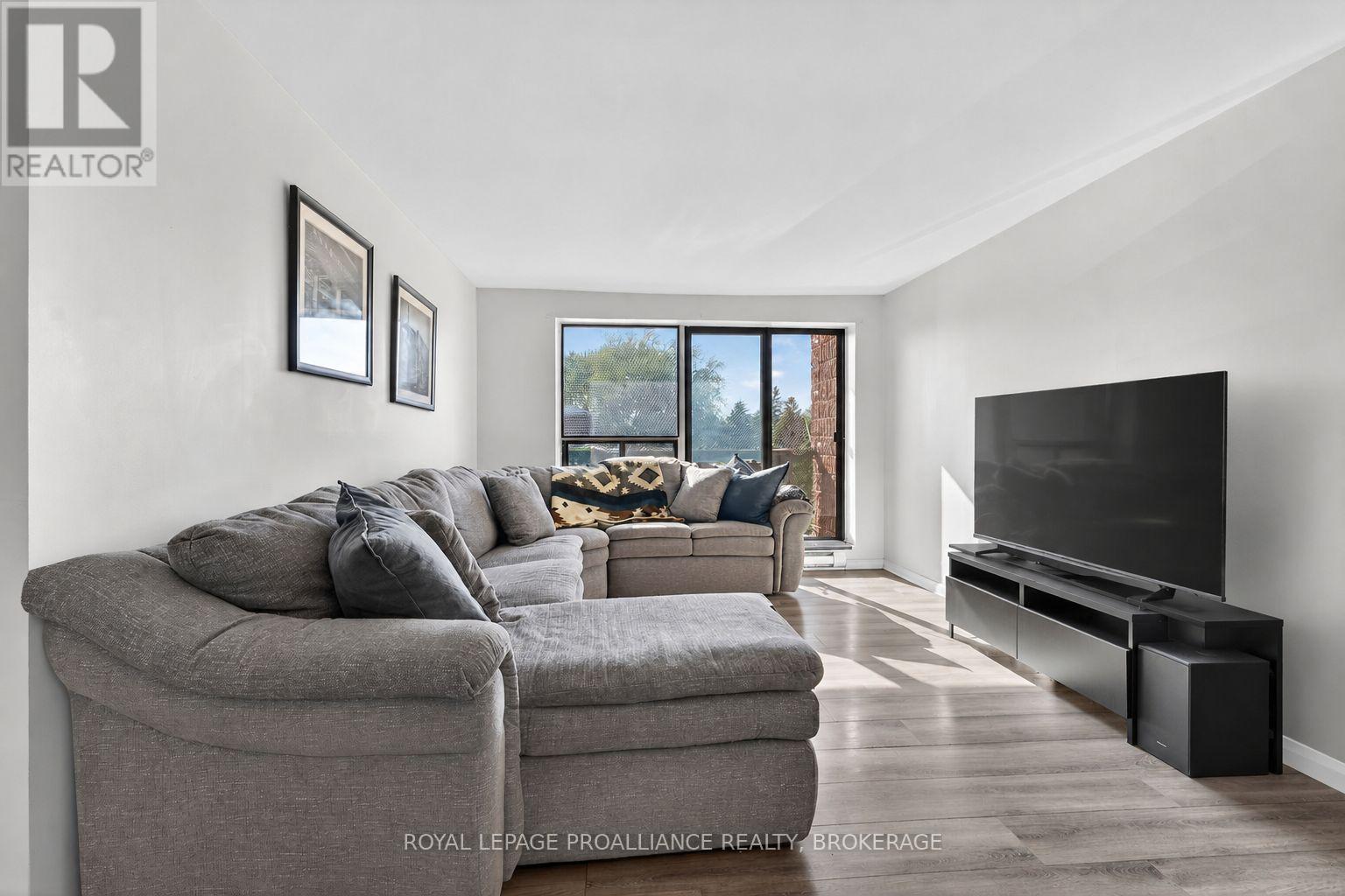 #206 17 ELDON HALL PLACE - 4