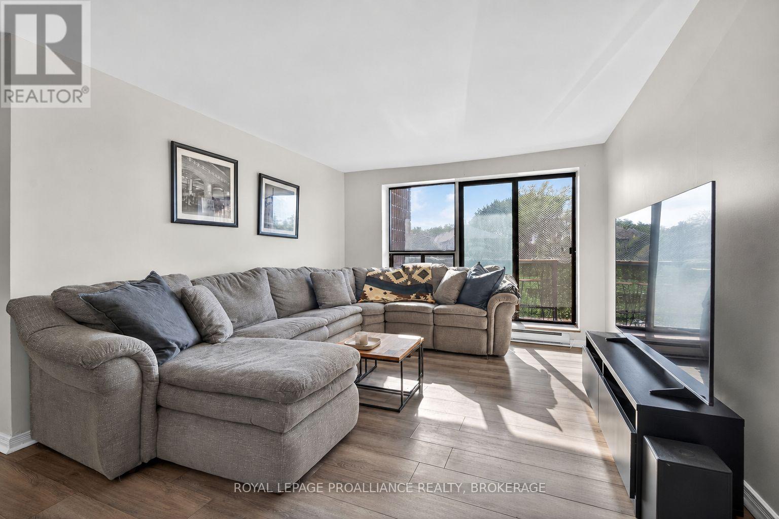 #206 17 ELDON HALL PLACE - 5