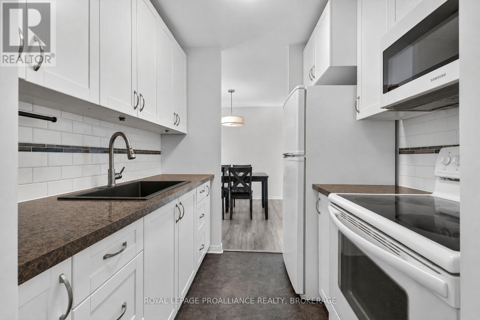 #206 17 ELDON HALL PLACE - 11
