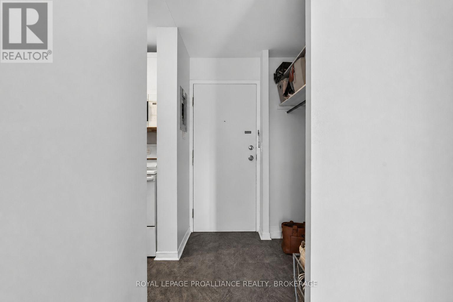 #206 17 ELDON HALL PLACE - 2