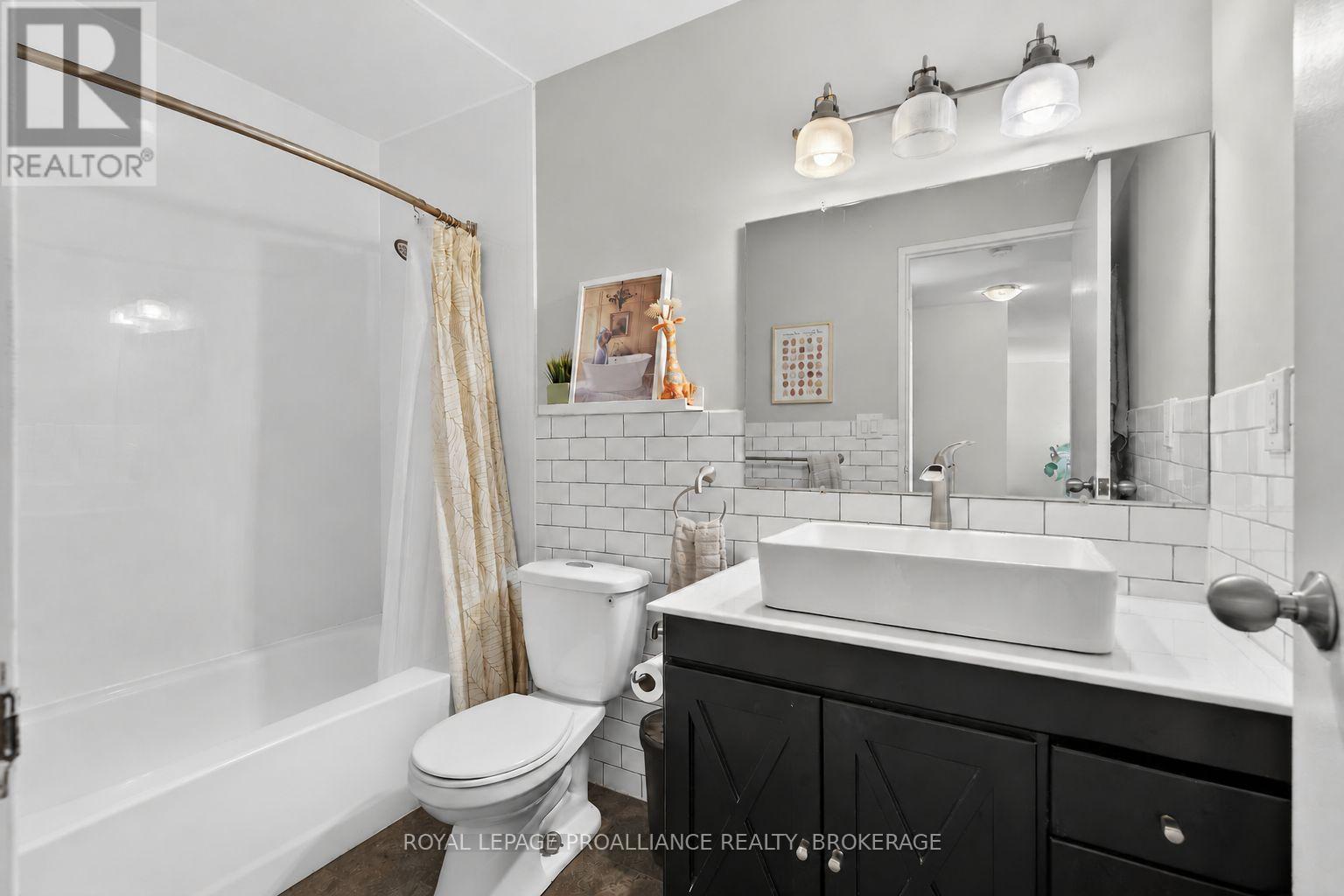 #206 17 ELDON HALL PLACE - 15