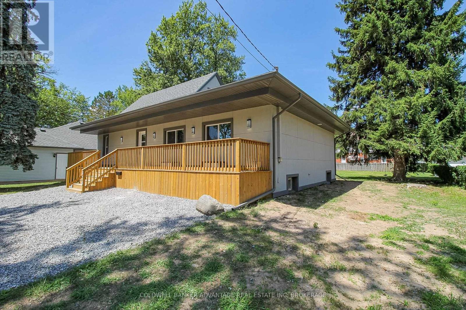 378 THOROLD ROAD - 32