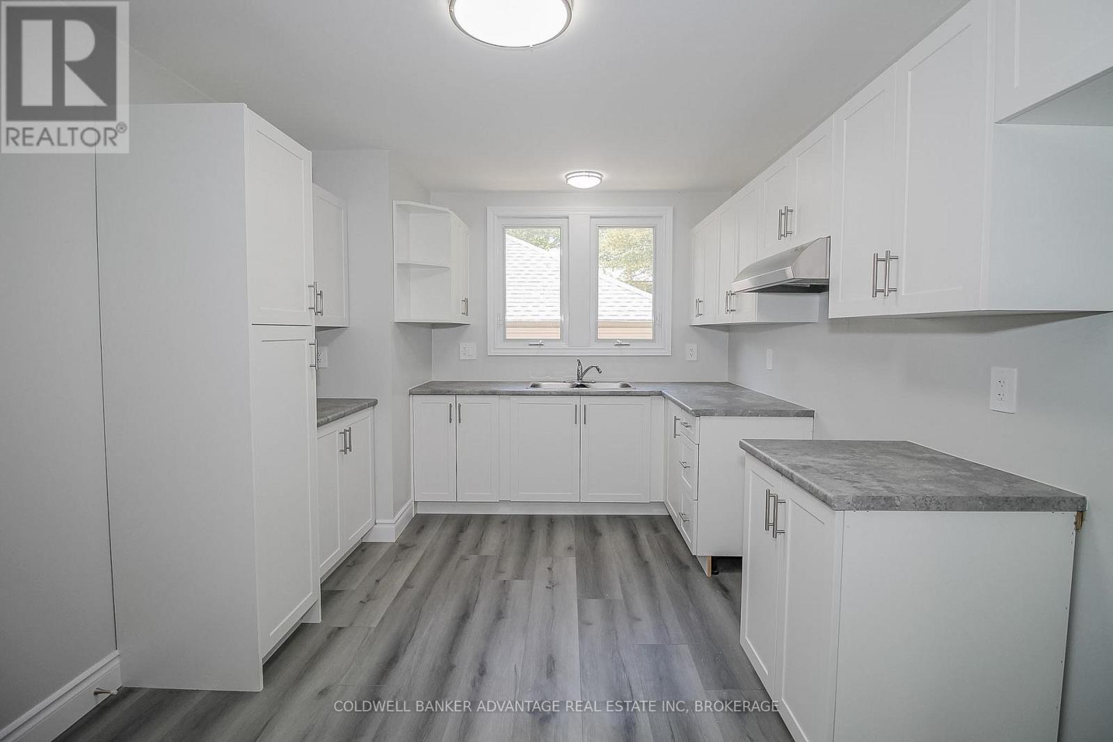 378 THOROLD ROAD - 17