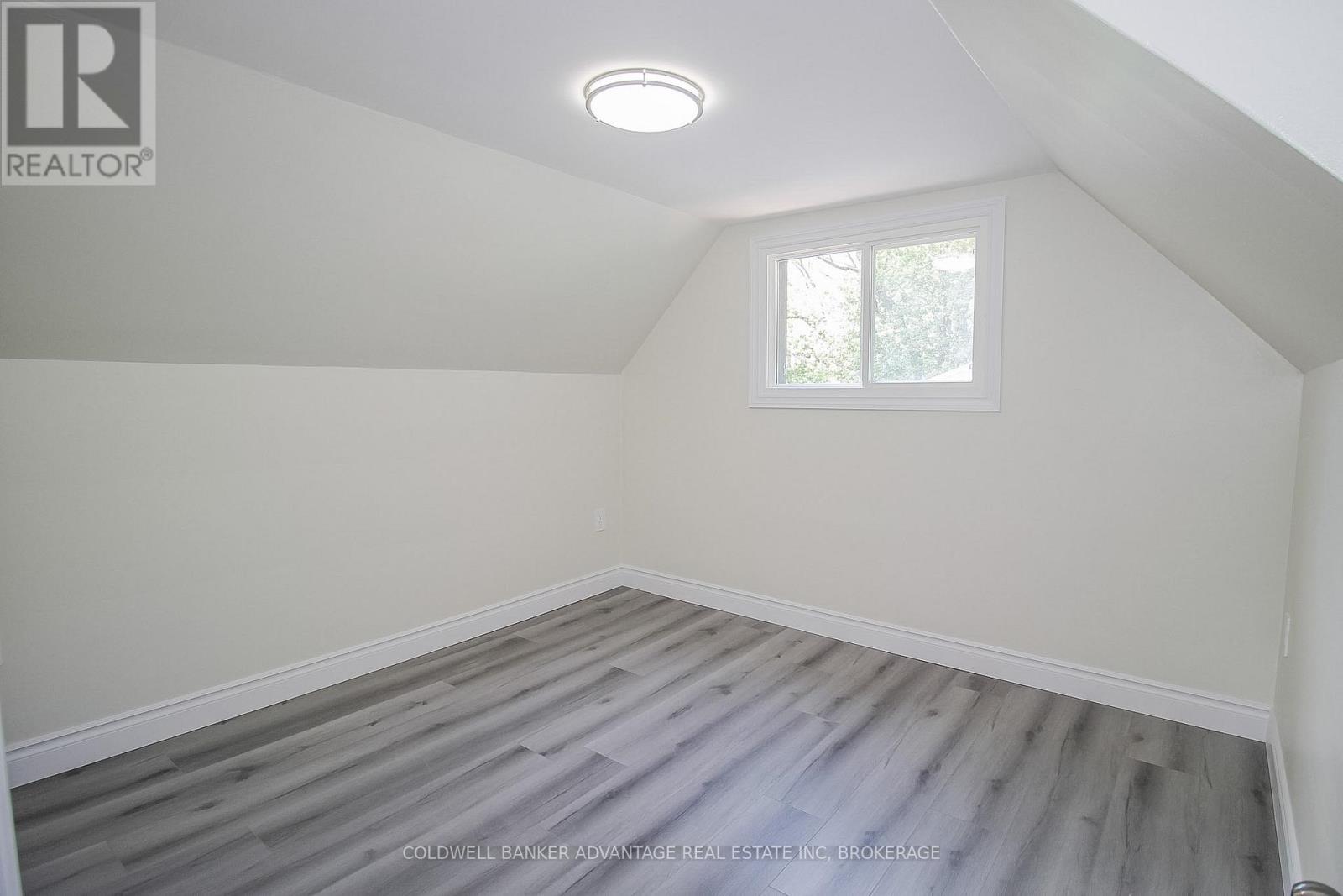 378 THOROLD ROAD - 26