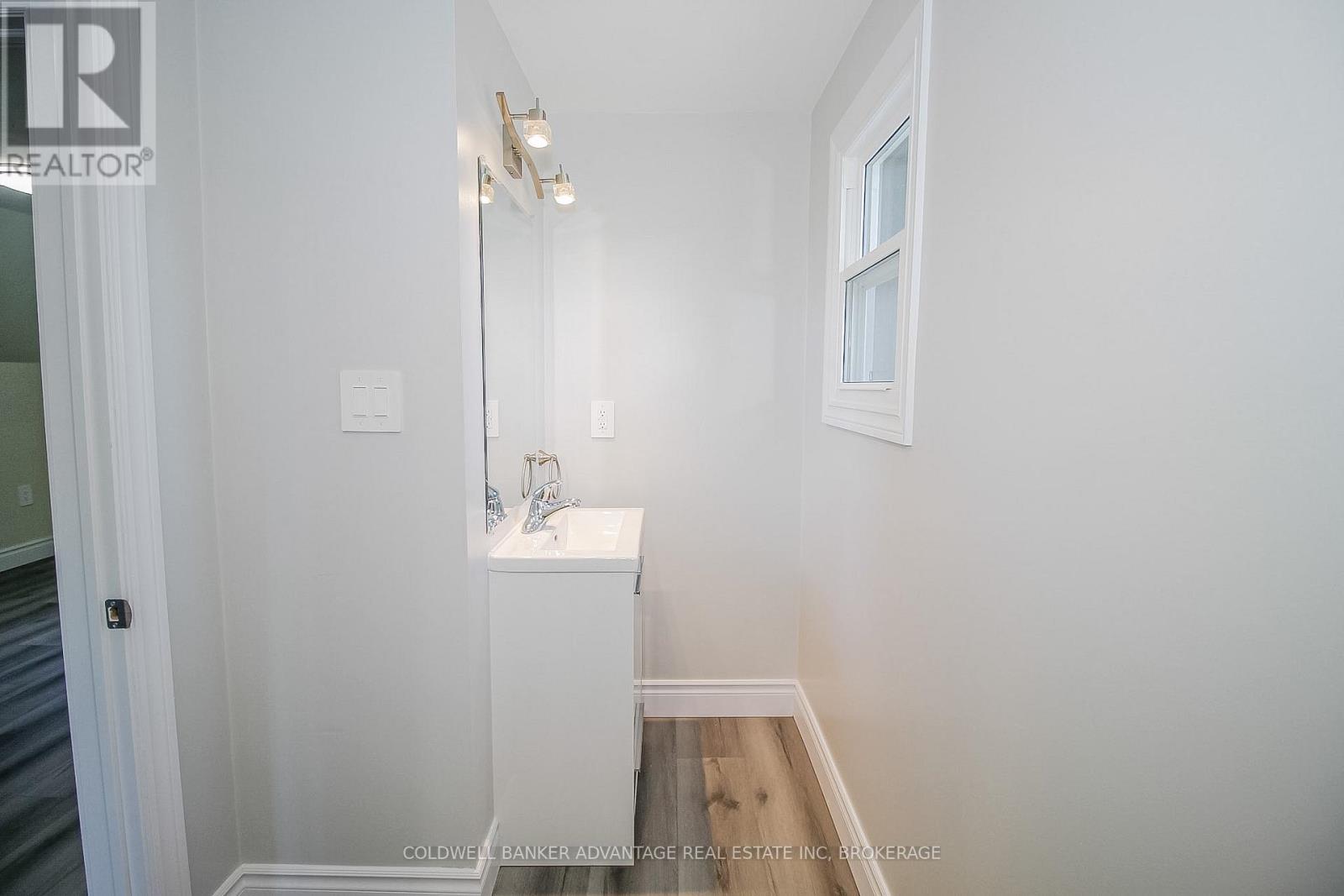 378 THOROLD ROAD - 28