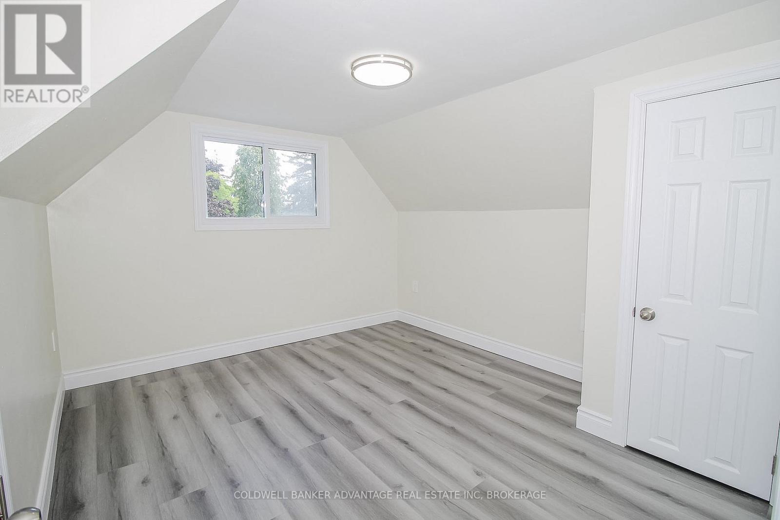 378 THOROLD ROAD - 27