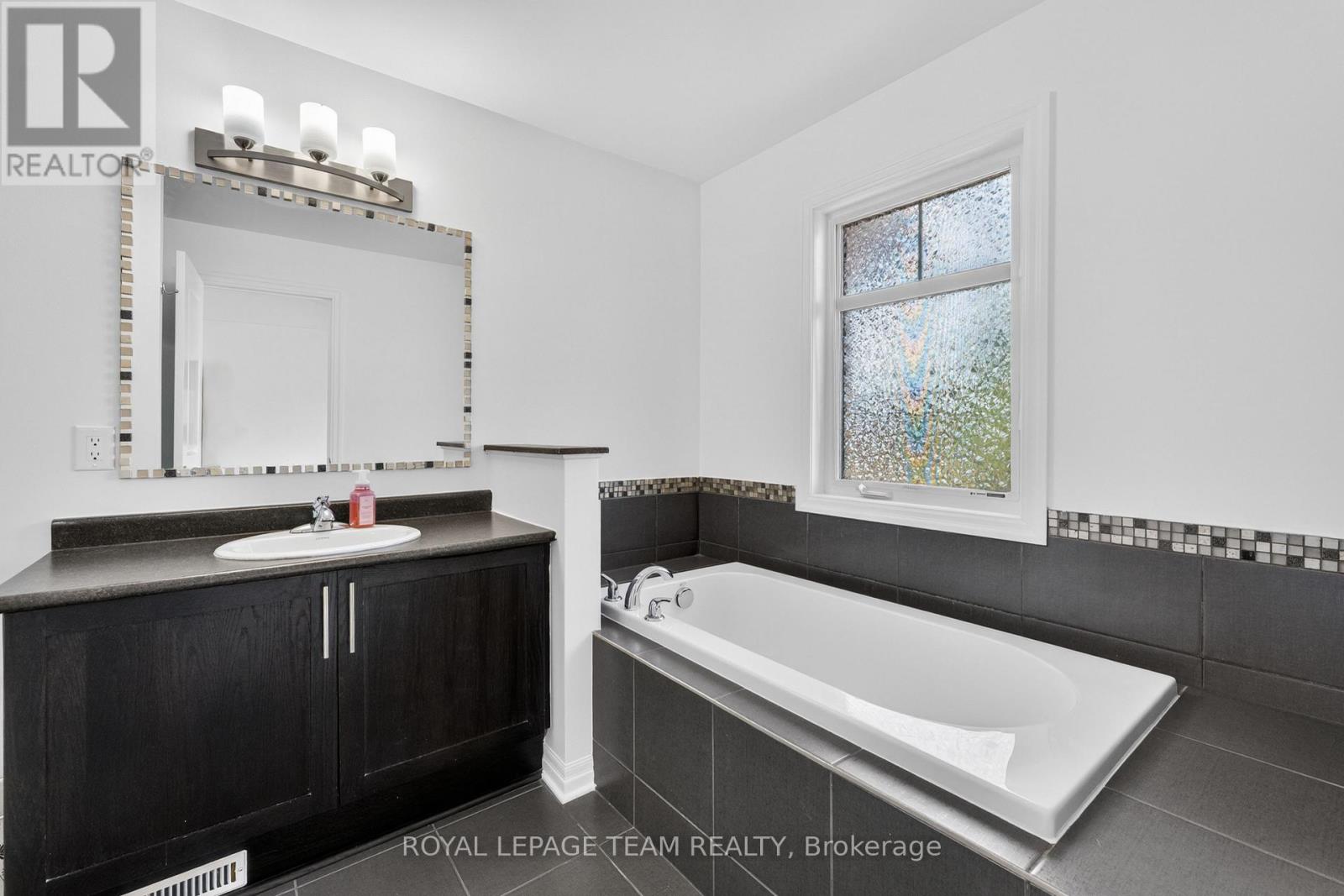 605 SUNBURST STREET - 21