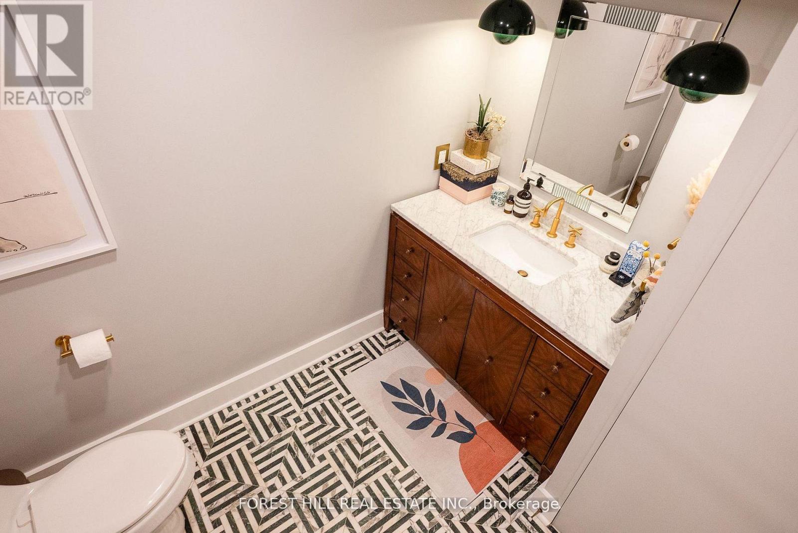 #123 326 CARLAW AVENUE - 18