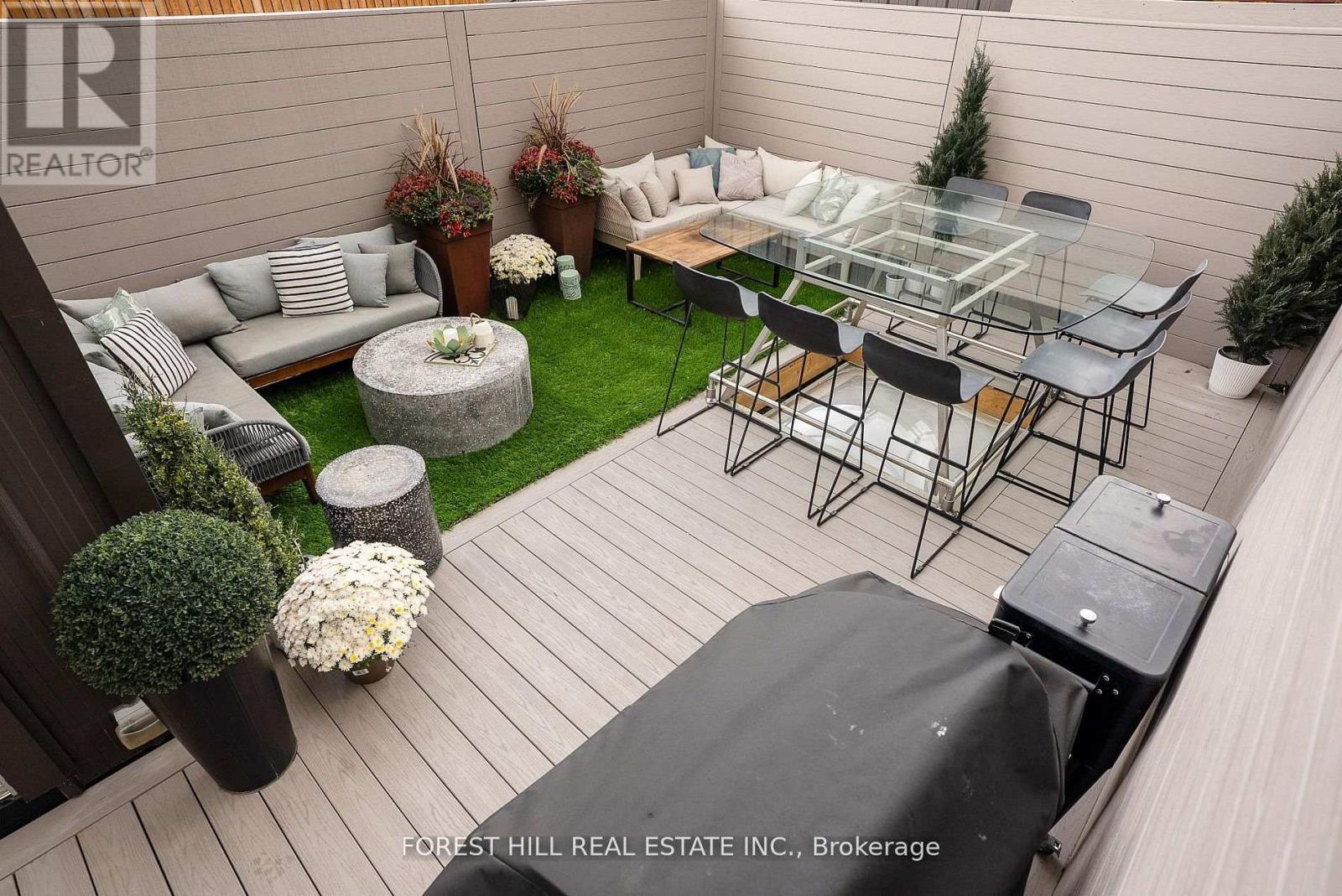#123 326 CARLAW AVENUE - 32