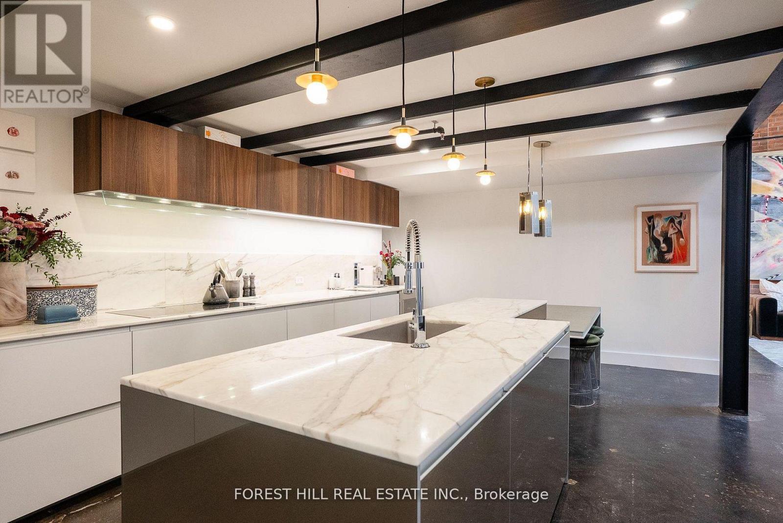#123 326 CARLAW AVENUE - 7