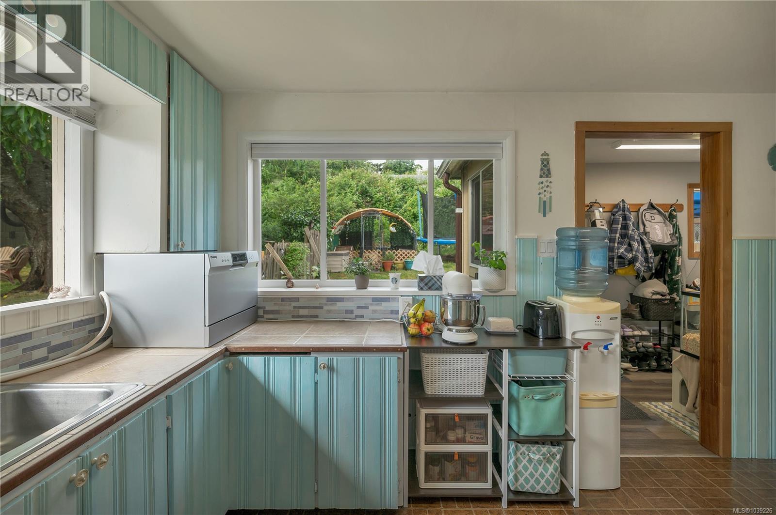 674 Thulin St - 10