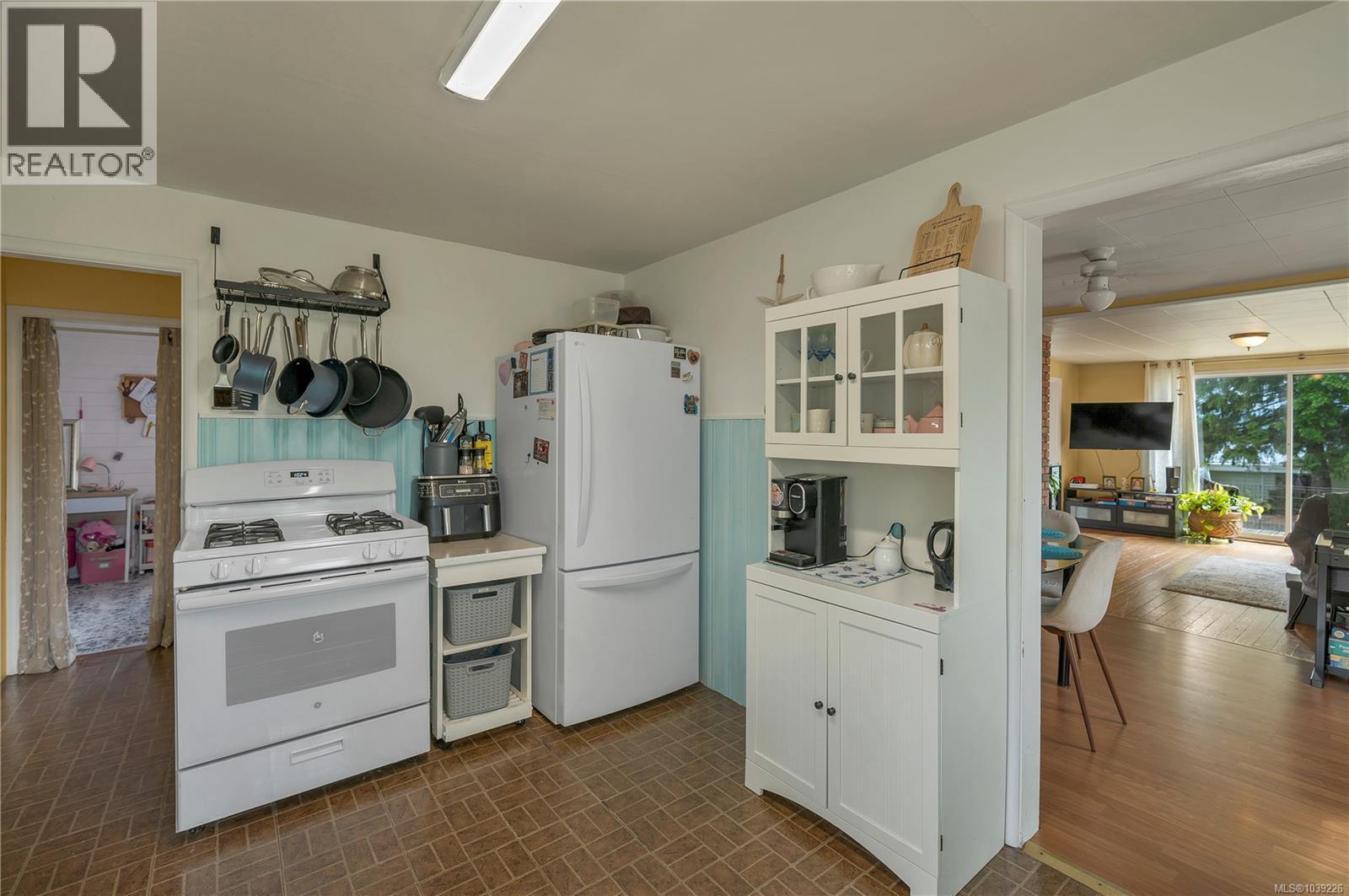 674 Thulin St - 12