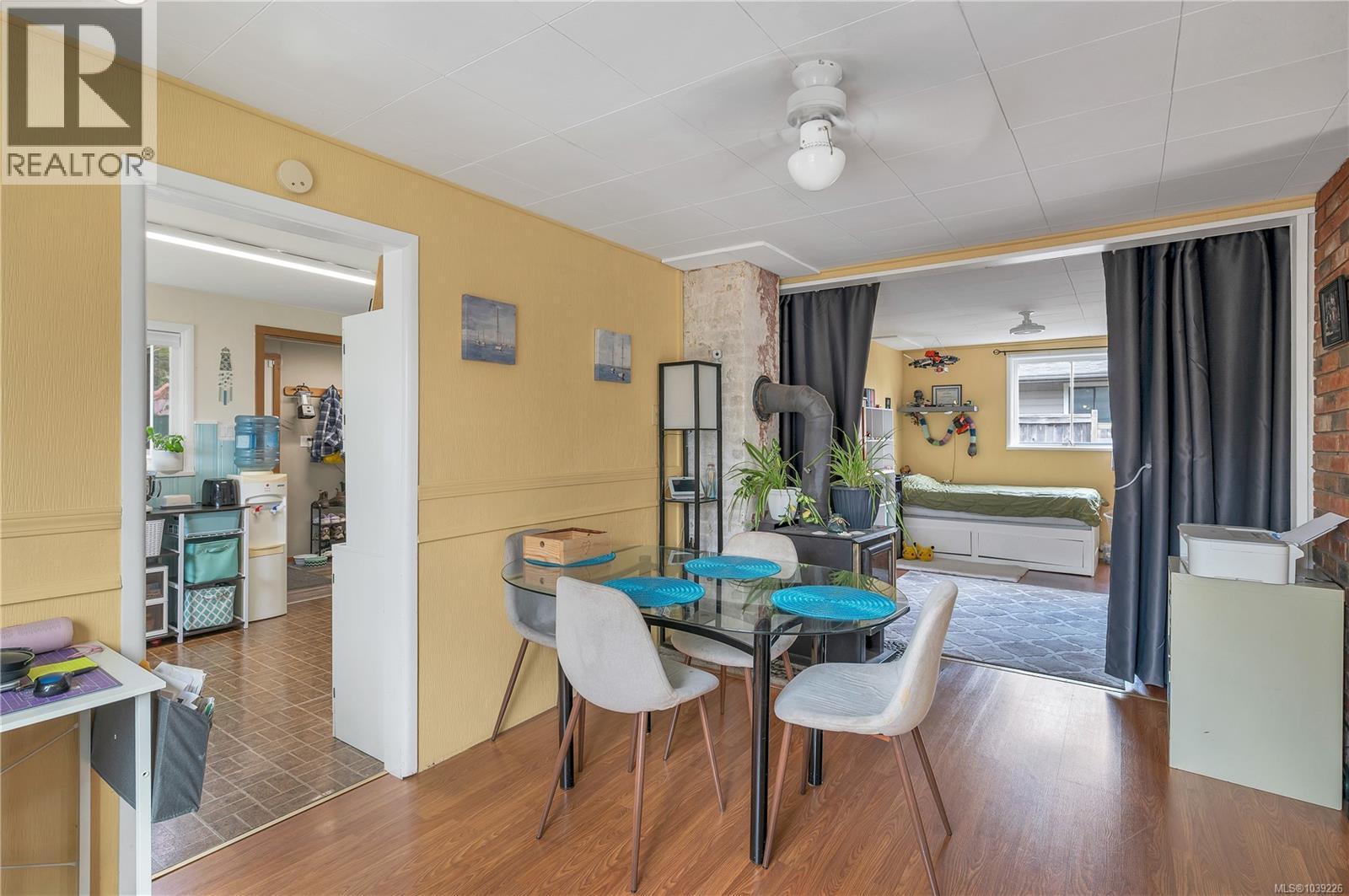 674 Thulin St - 14