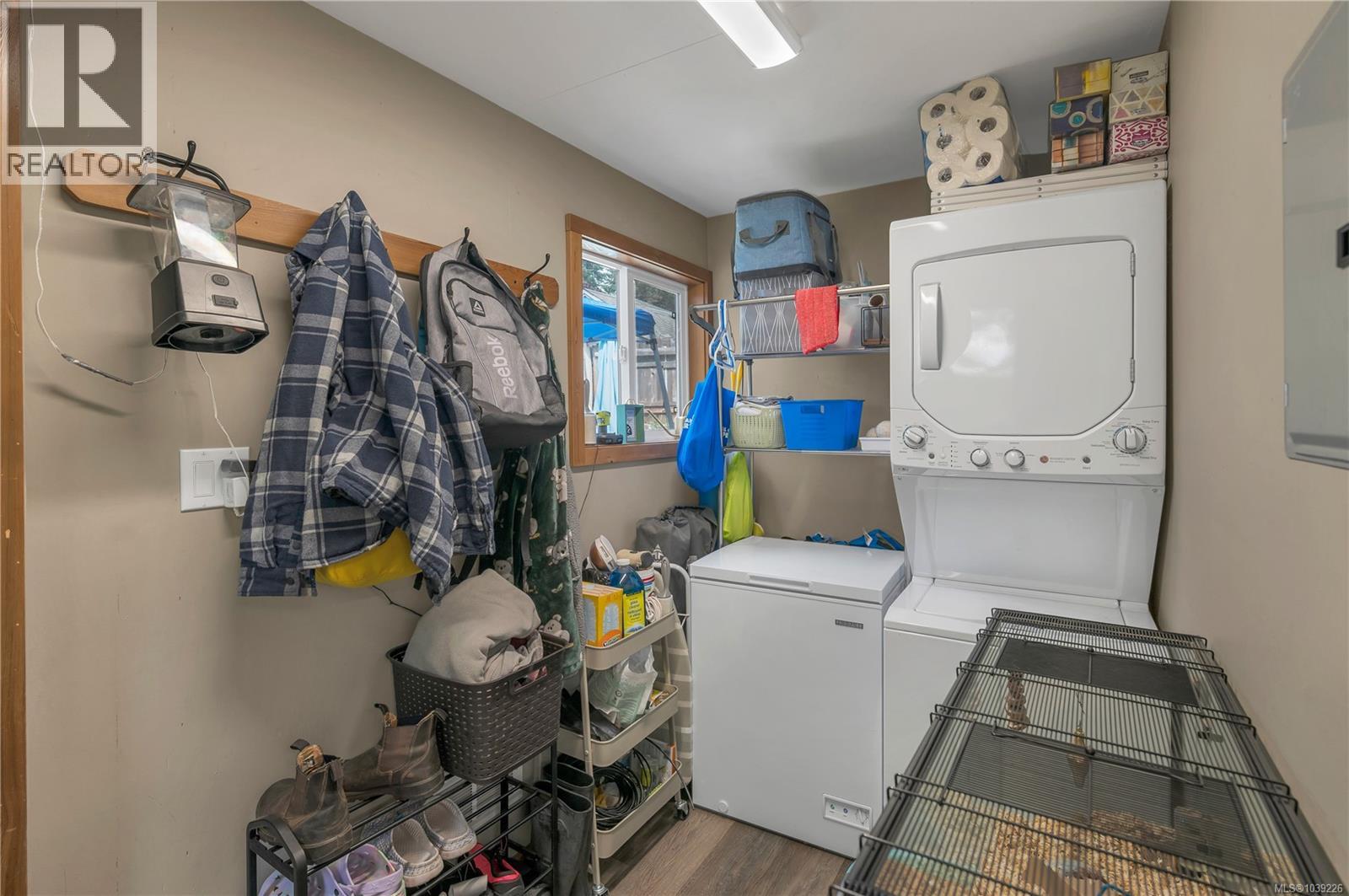 674 Thulin St - 16