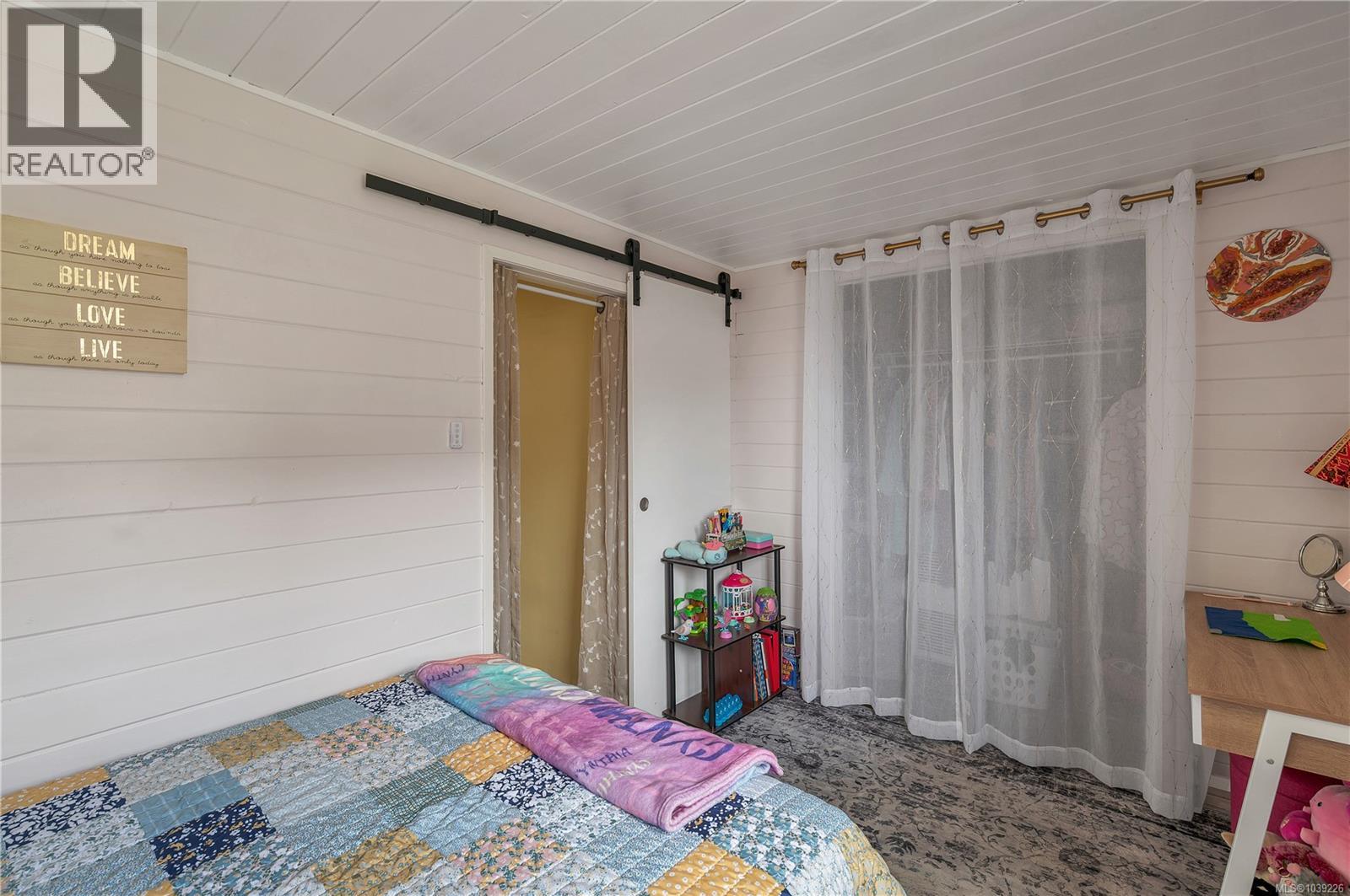 674 Thulin St - 18