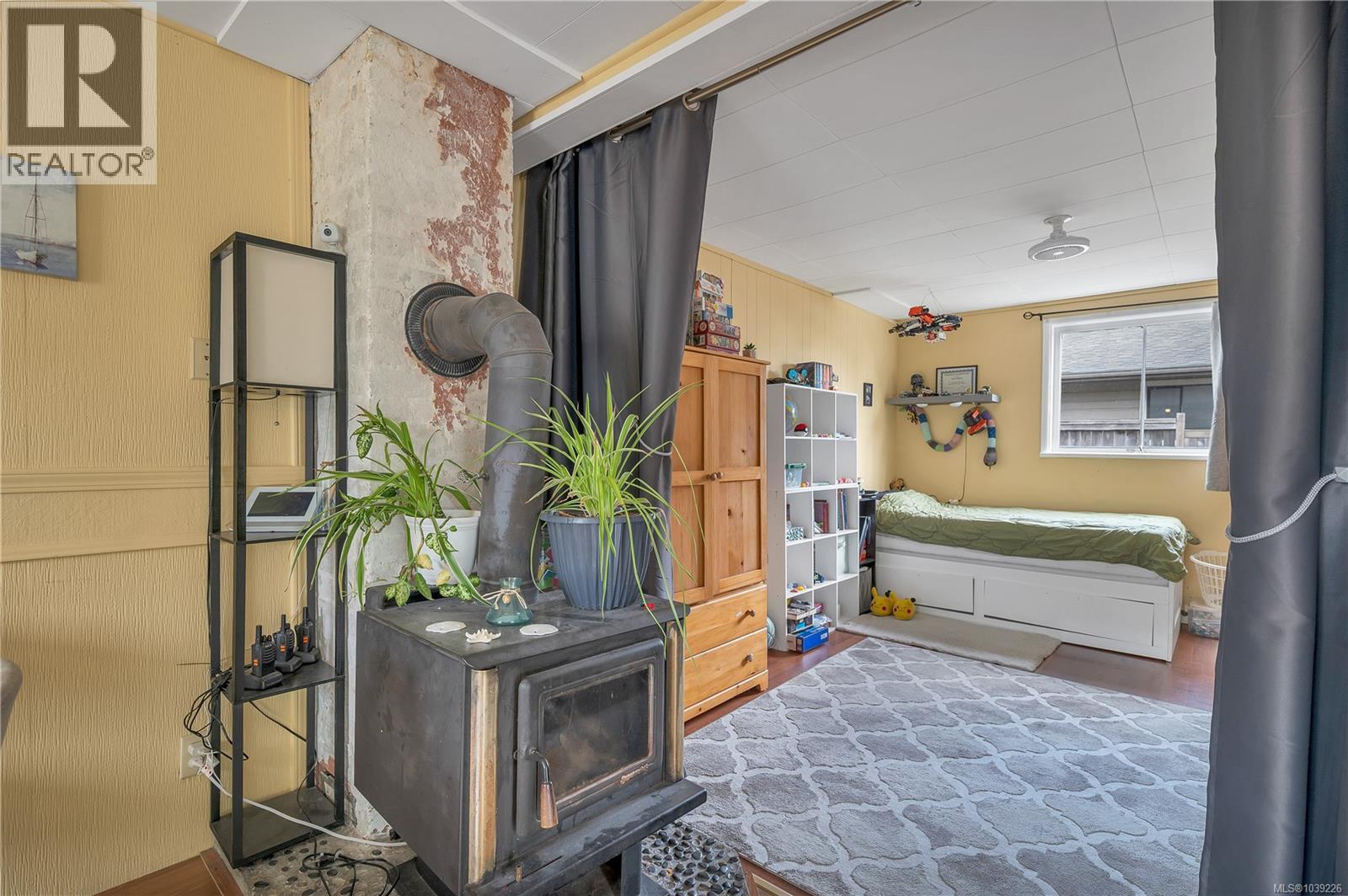674 Thulin St - 21