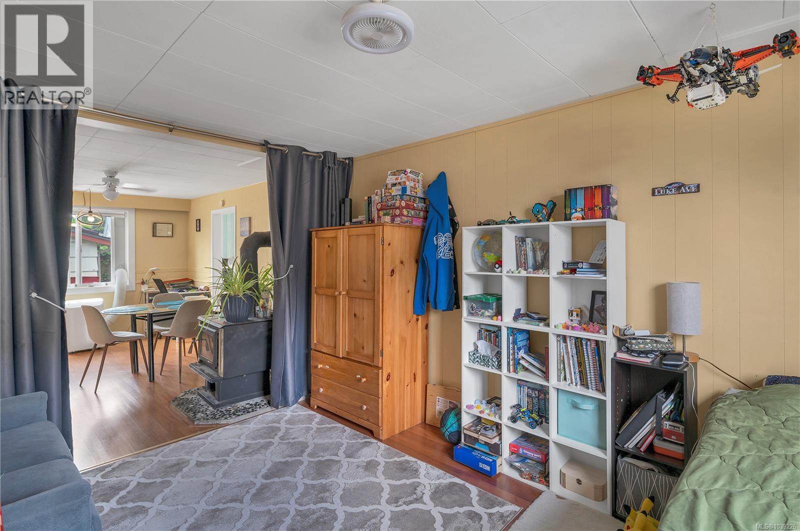 674 Thulin St - 24