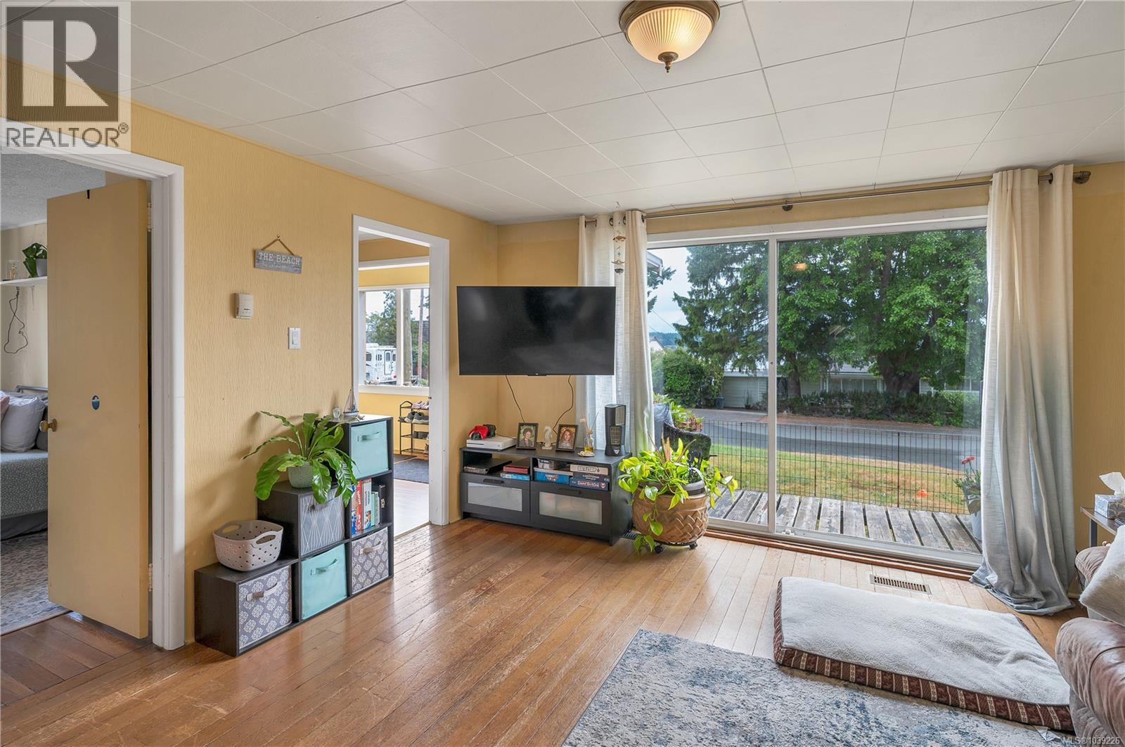 674 Thulin St - 25