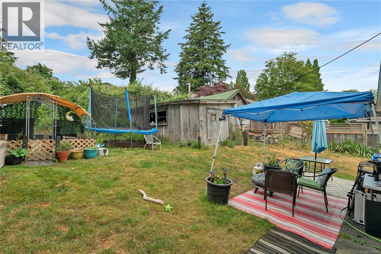 674 Thulin St - 34