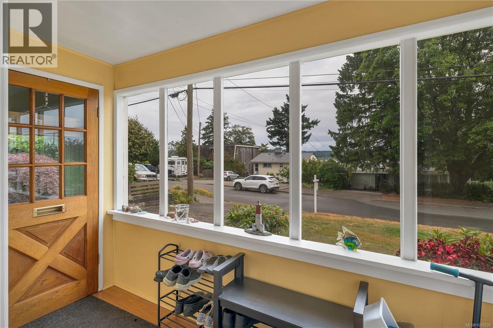 674 Thulin St - 5