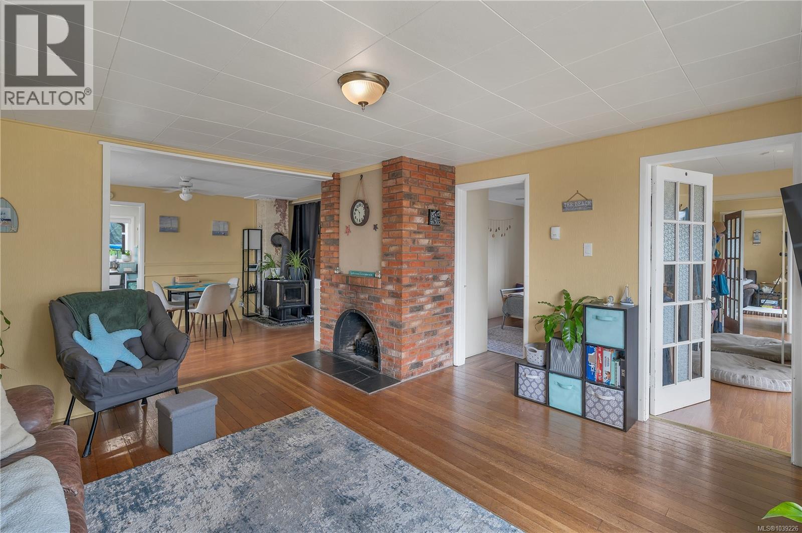 674 Thulin St - 6