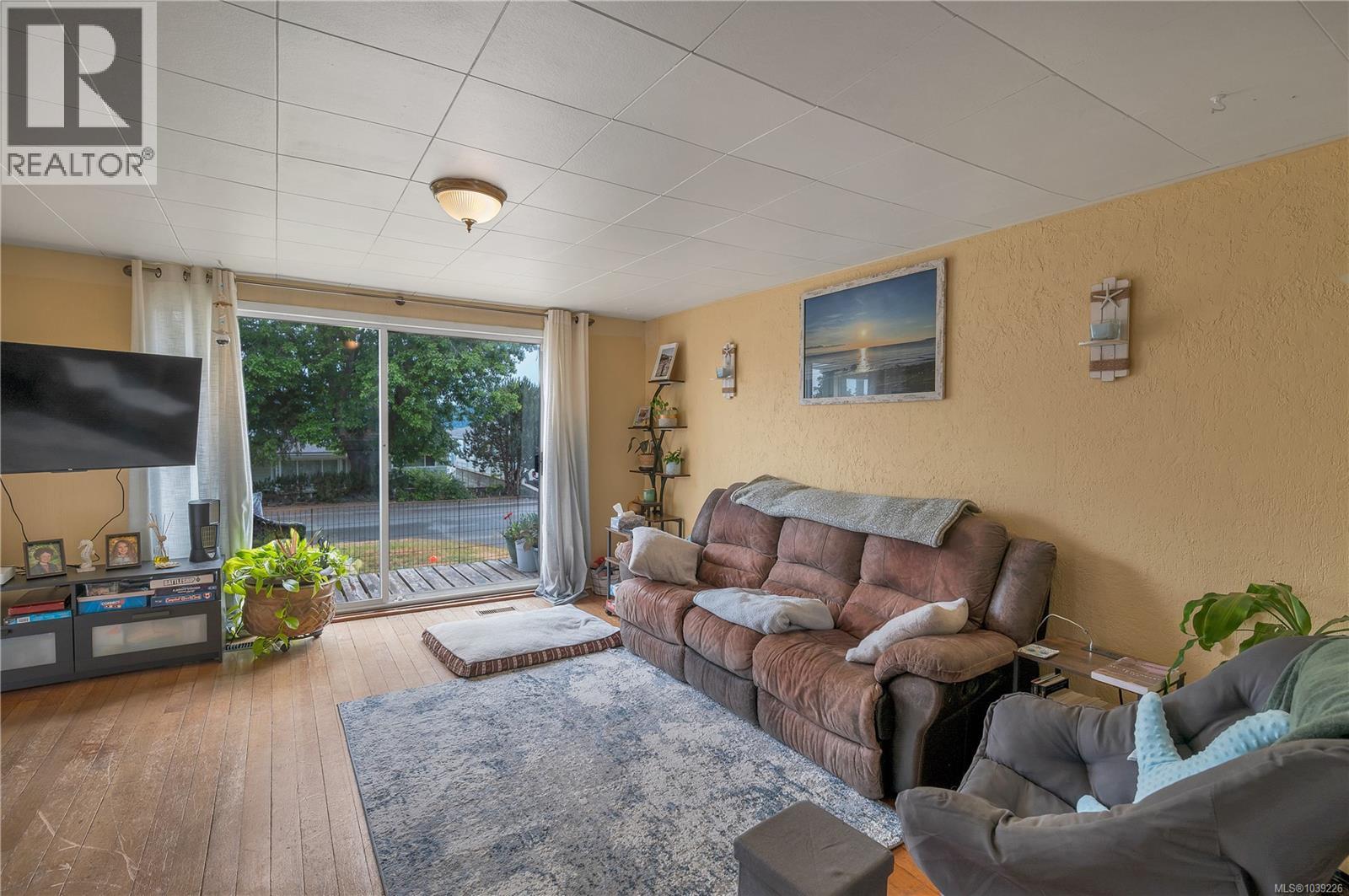674 Thulin St - 8