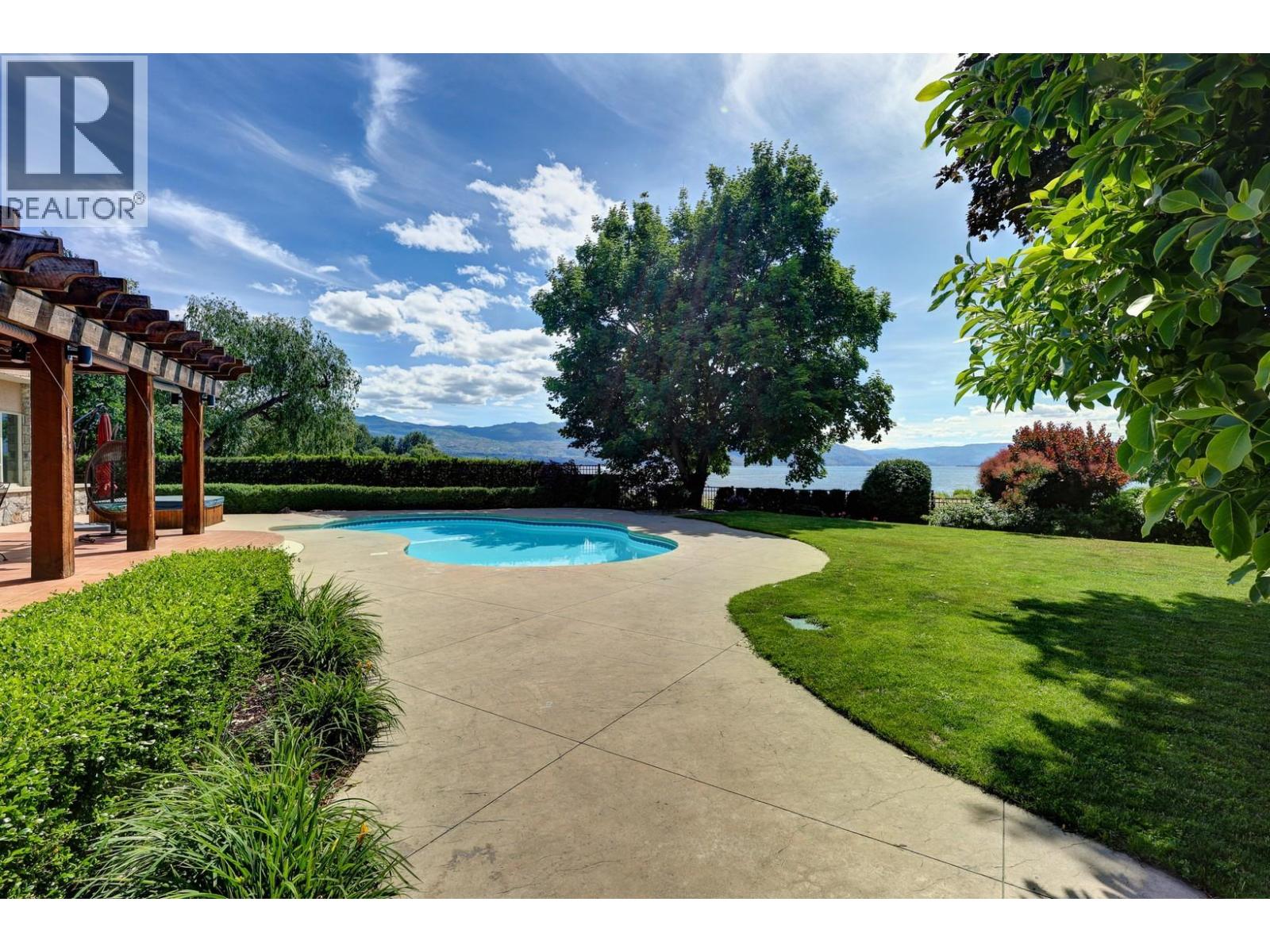2420 Abbott Street, Kelowna