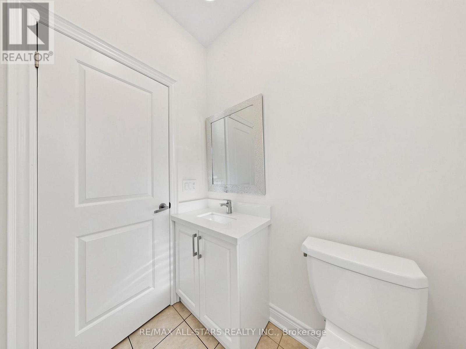 29 MONDIAL CRESCENT - 12