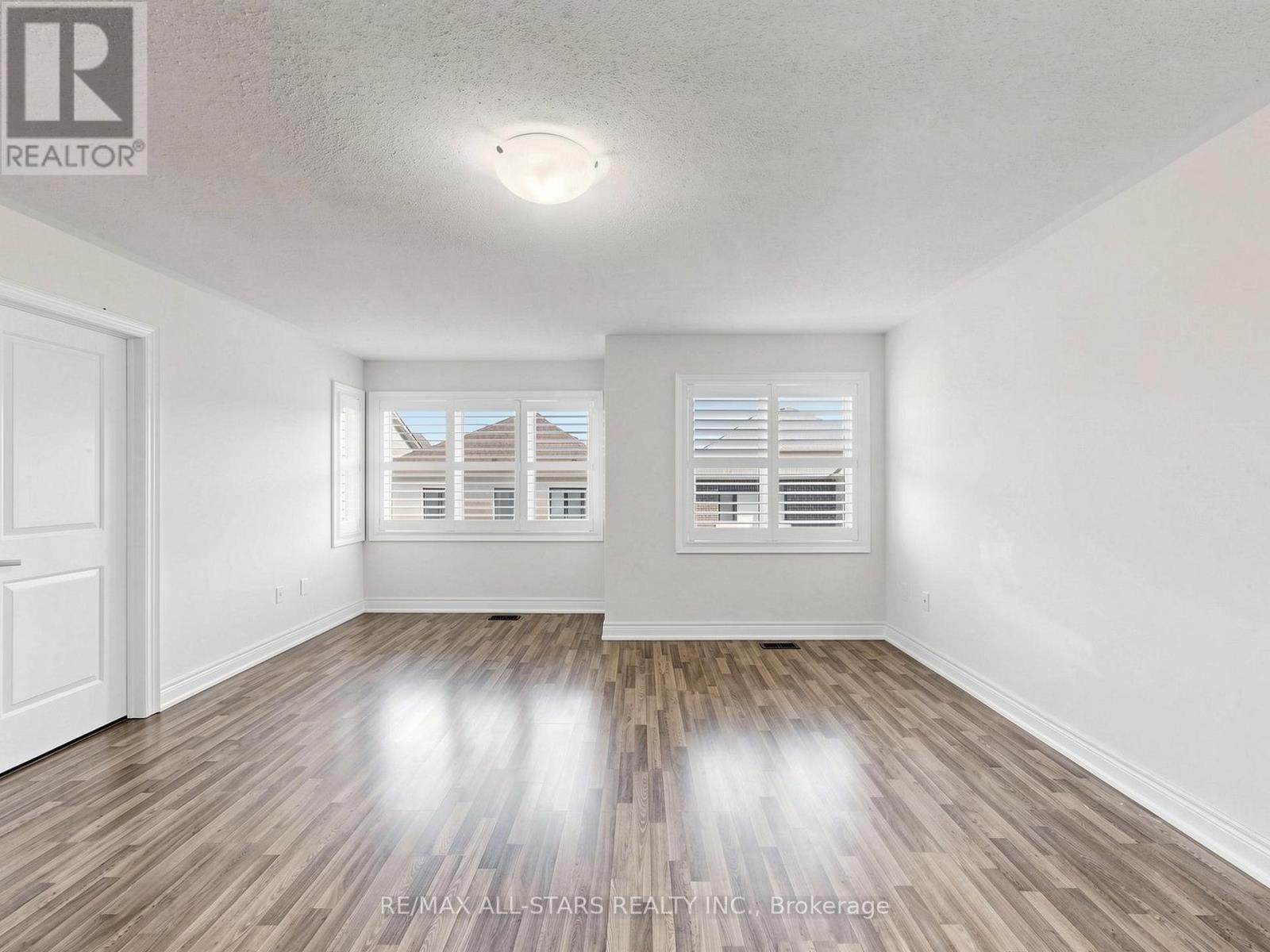 29 MONDIAL CRESCENT - 15