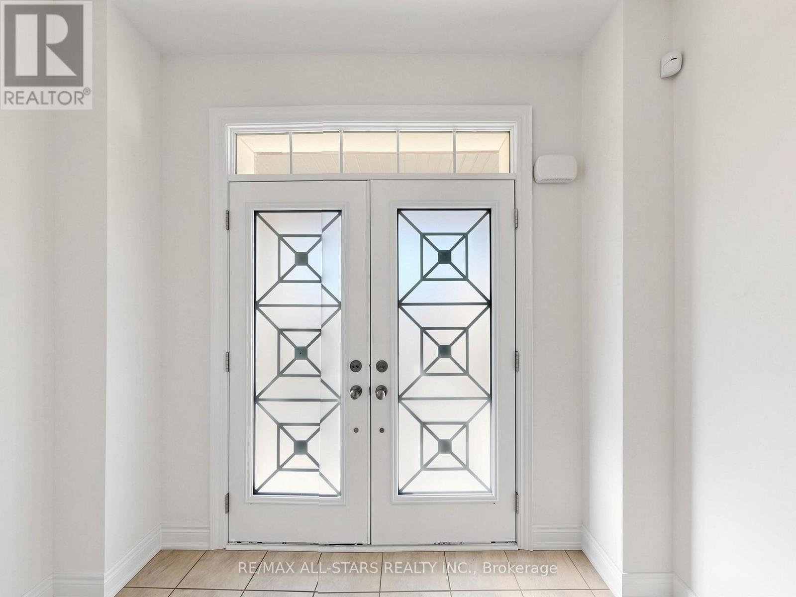 29 MONDIAL CRESCENT - 2
