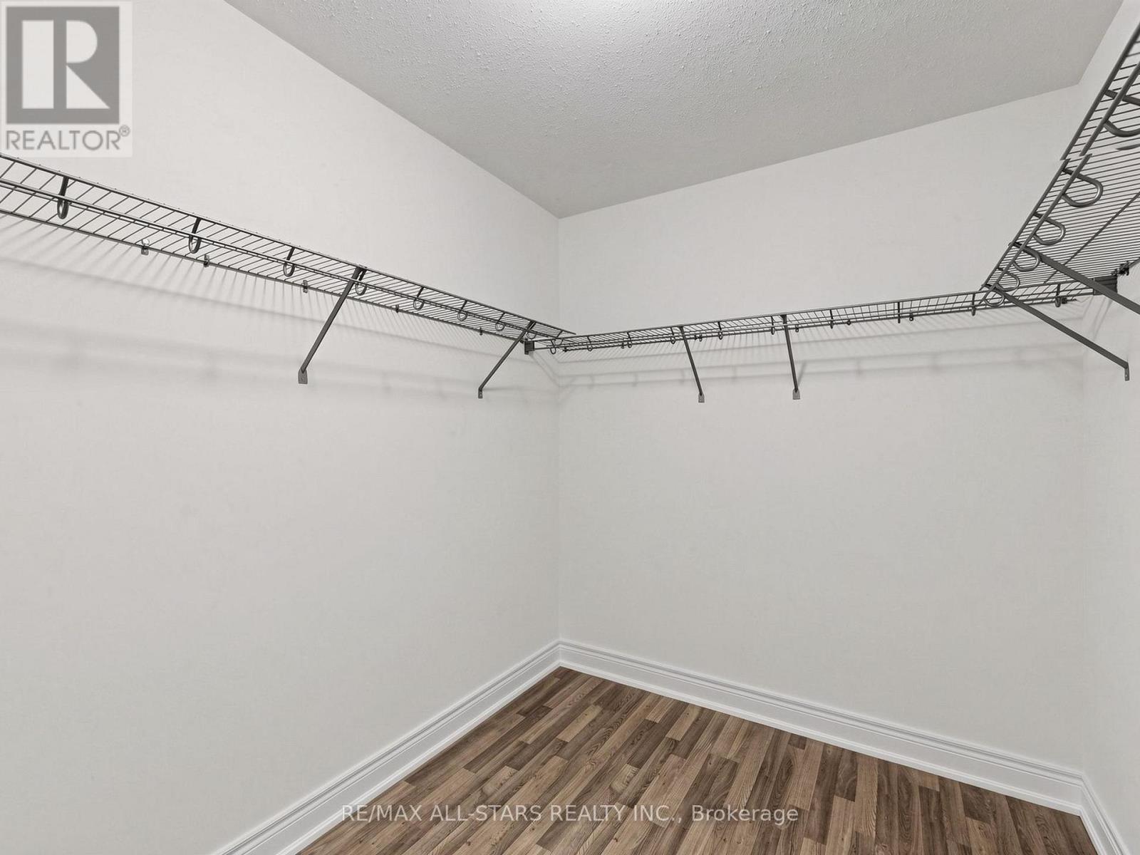 29 MONDIAL CRESCENT - 20