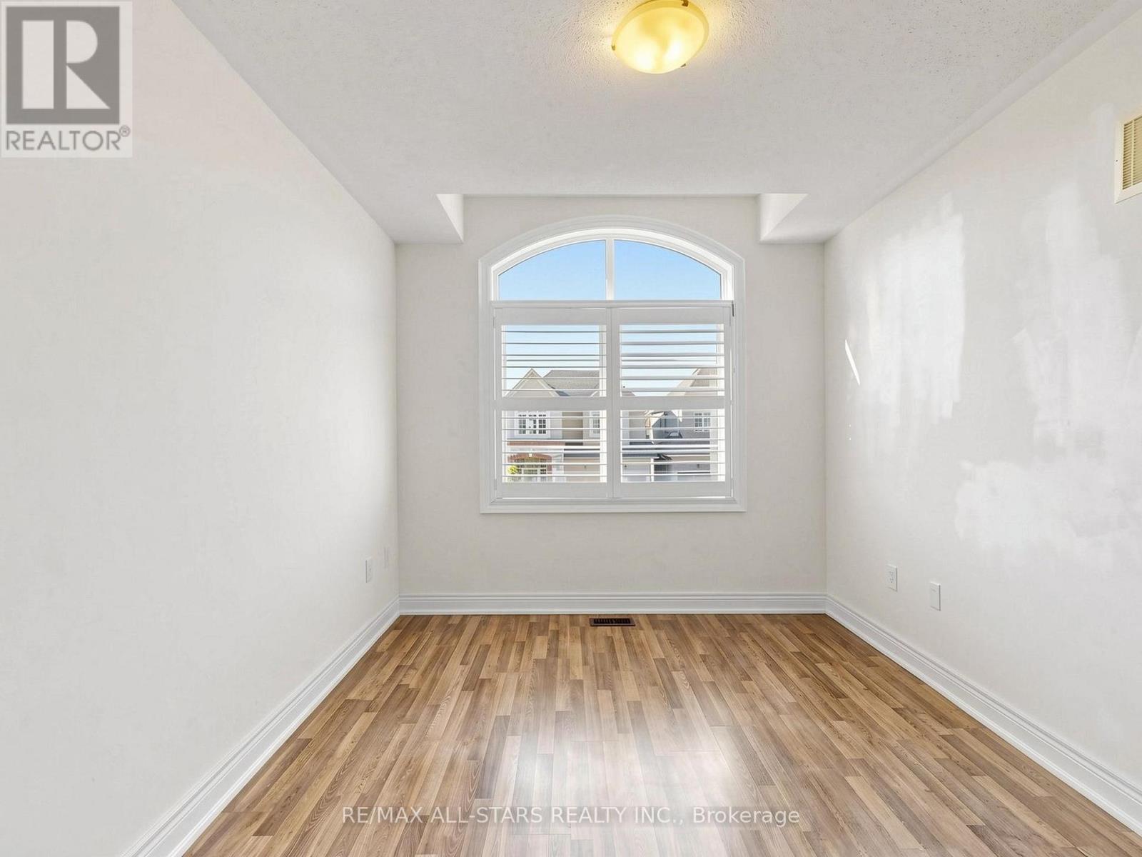 29 MONDIAL CRESCENT - 22