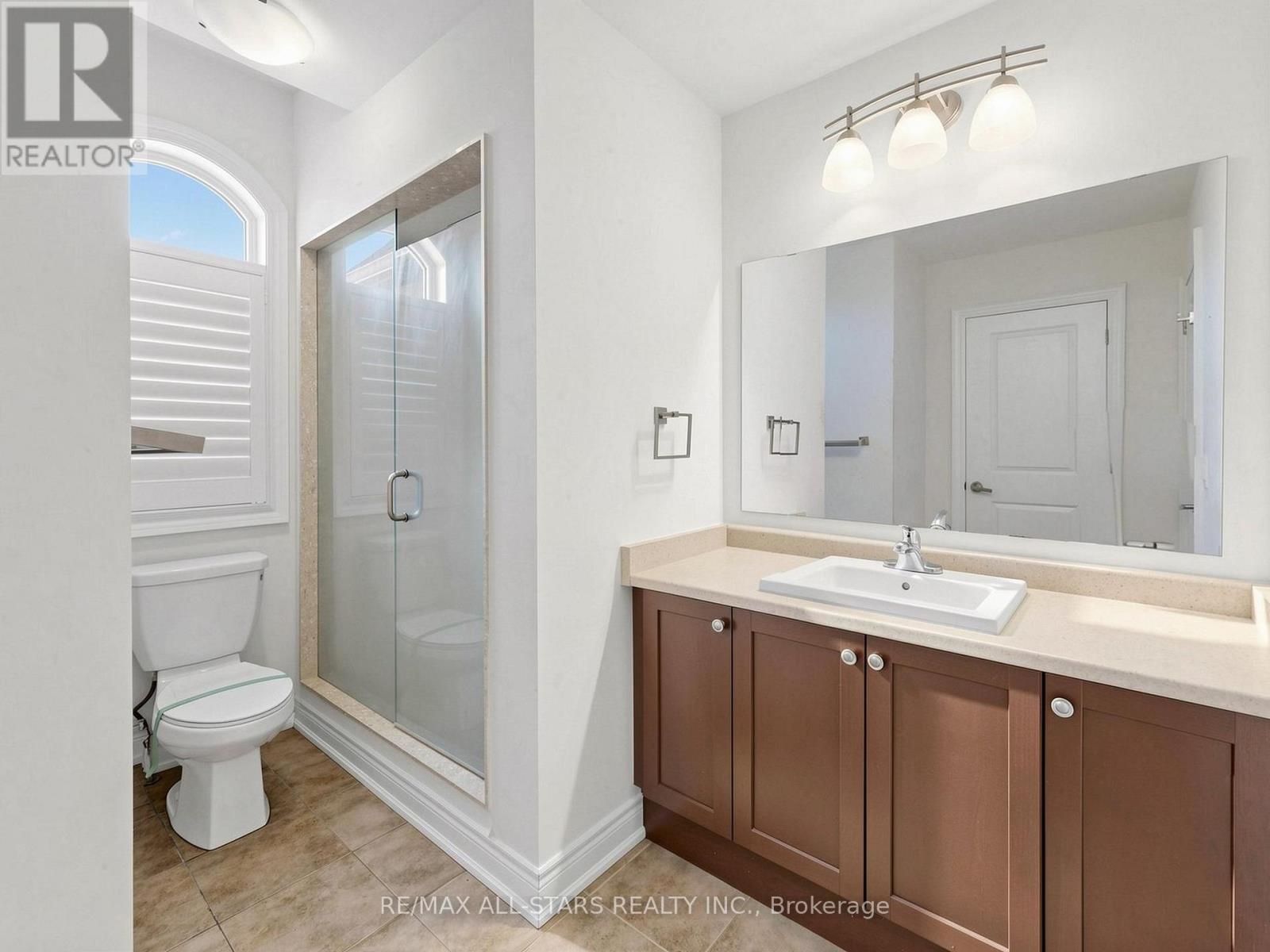 29 MONDIAL CRESCENT - 24