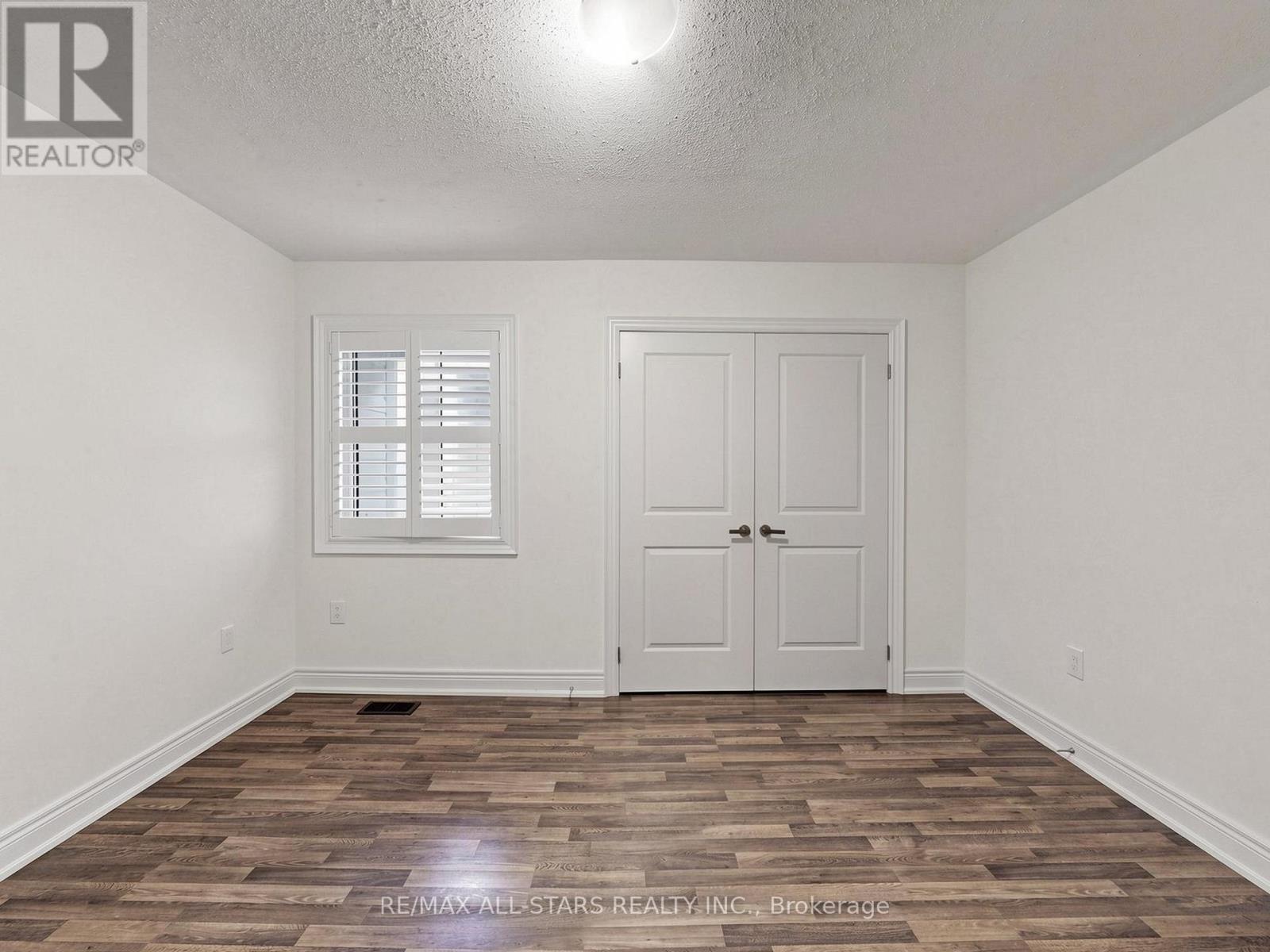 29 MONDIAL CRESCENT - 28