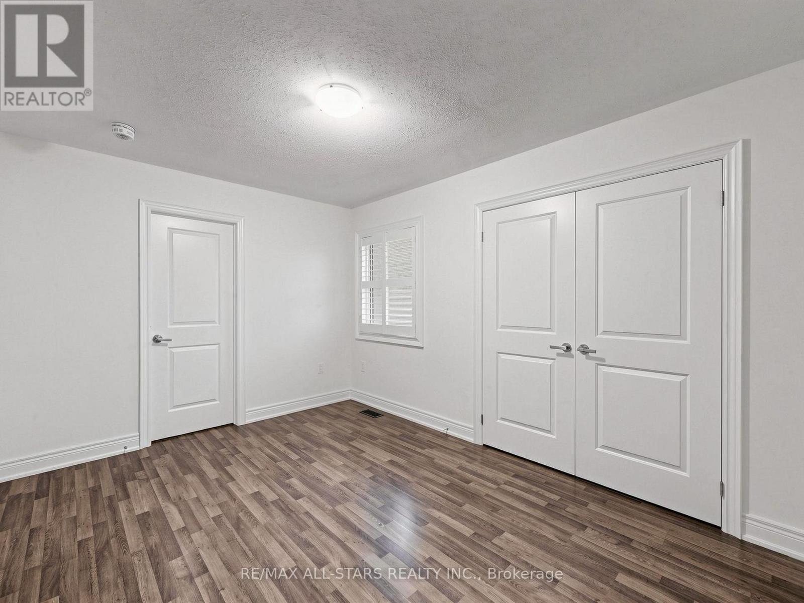 29 MONDIAL CRESCENT - 29