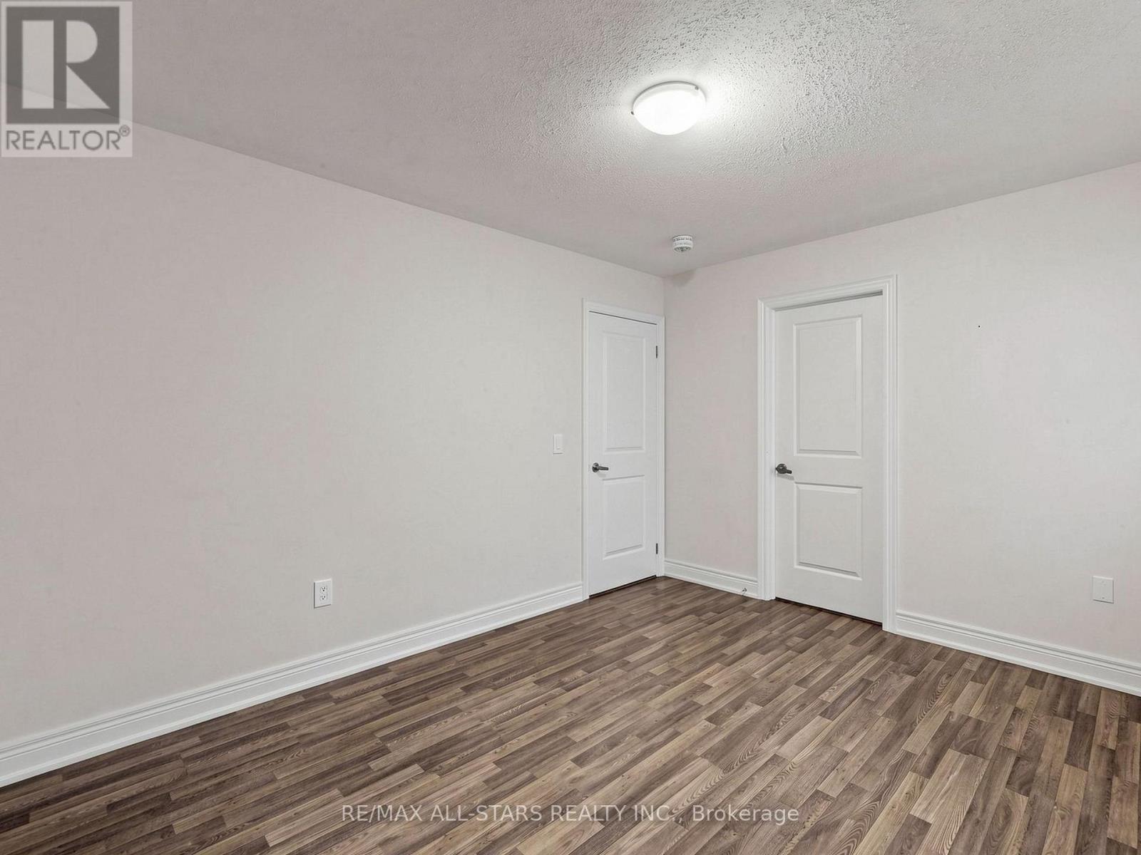 29 MONDIAL CRESCENT - 30