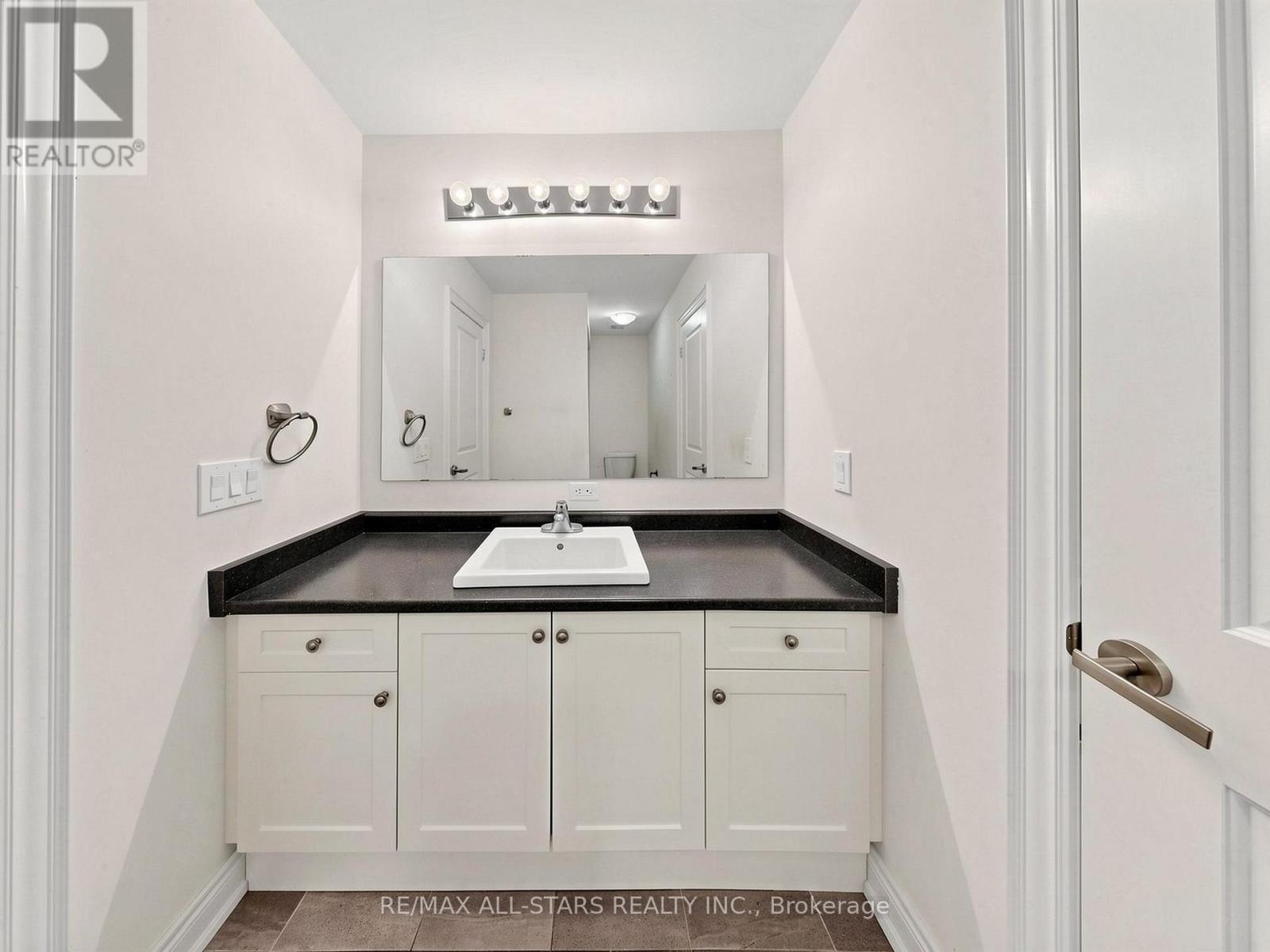 29 MONDIAL CRESCENT - 31