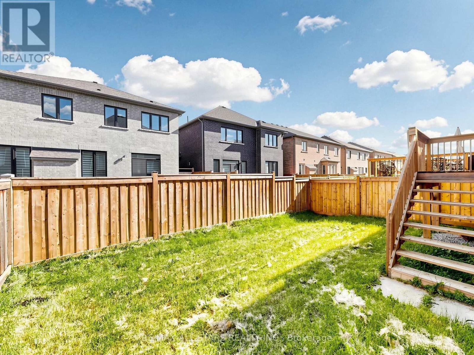 29 MONDIAL CRESCENT - 40