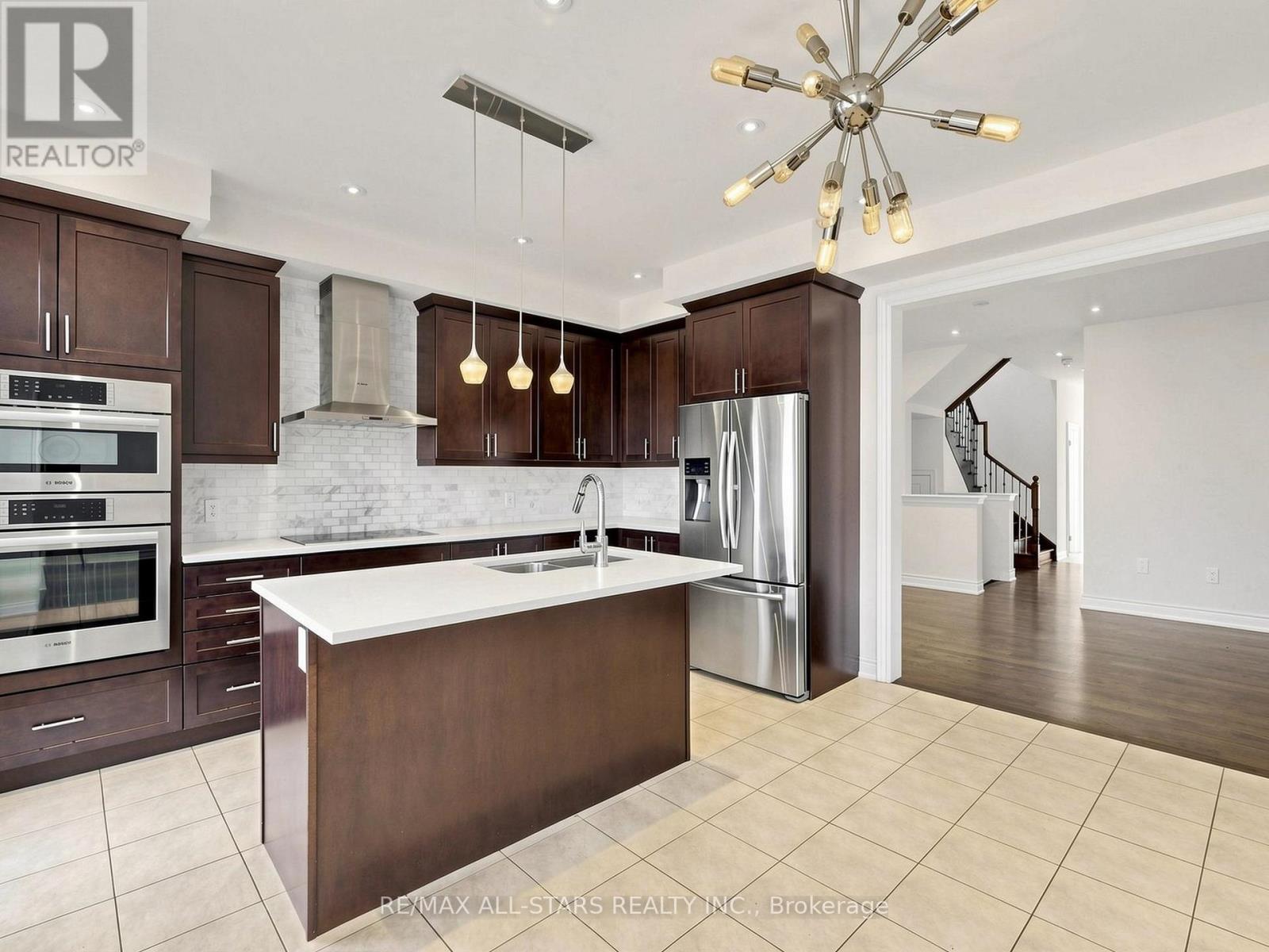 29 MONDIAL CRESCENT - 5