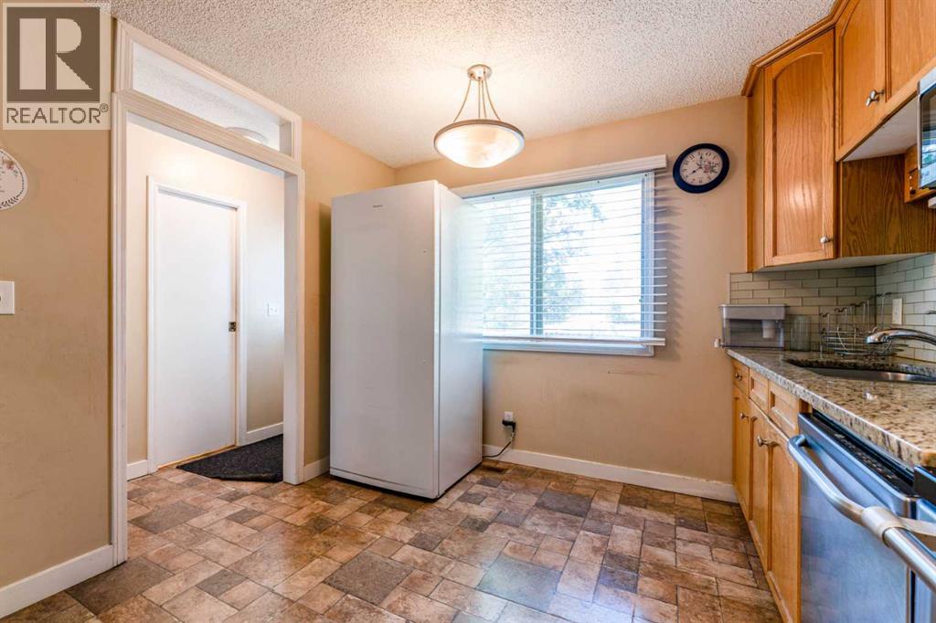 Kitchen - Powder Room