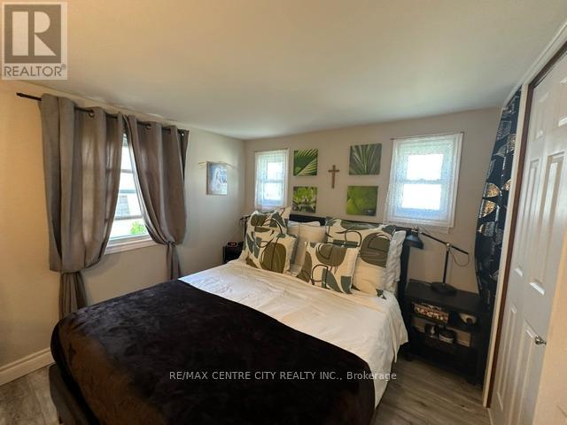 #41 2189 DUNDAS STREET E - 12