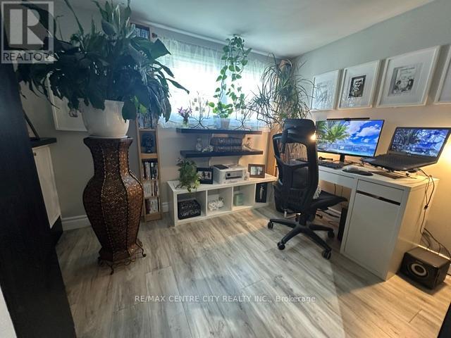 #41 2189 DUNDAS STREET E - 14
