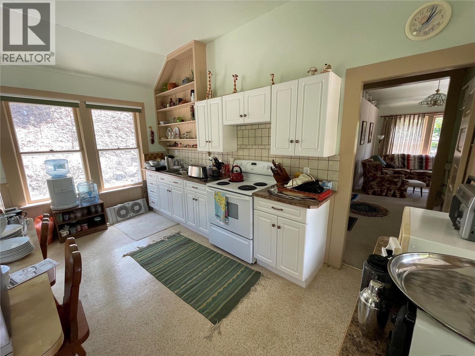 110 Russell Road - 37
