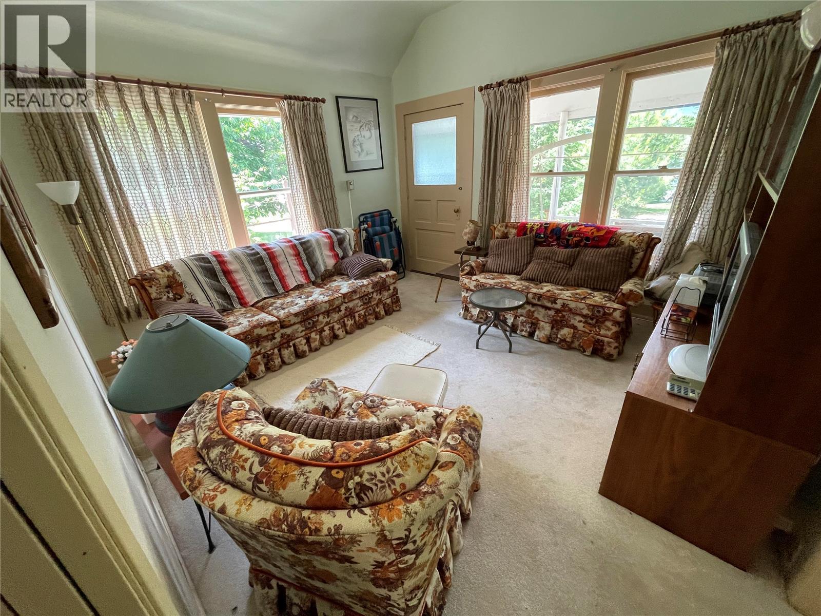 110 Russell Road - 38