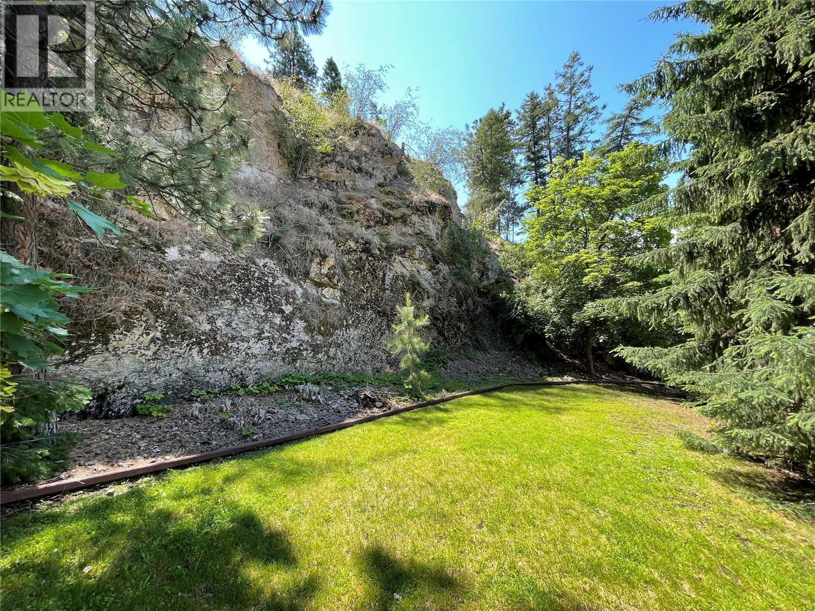 110 Russell Road - 22