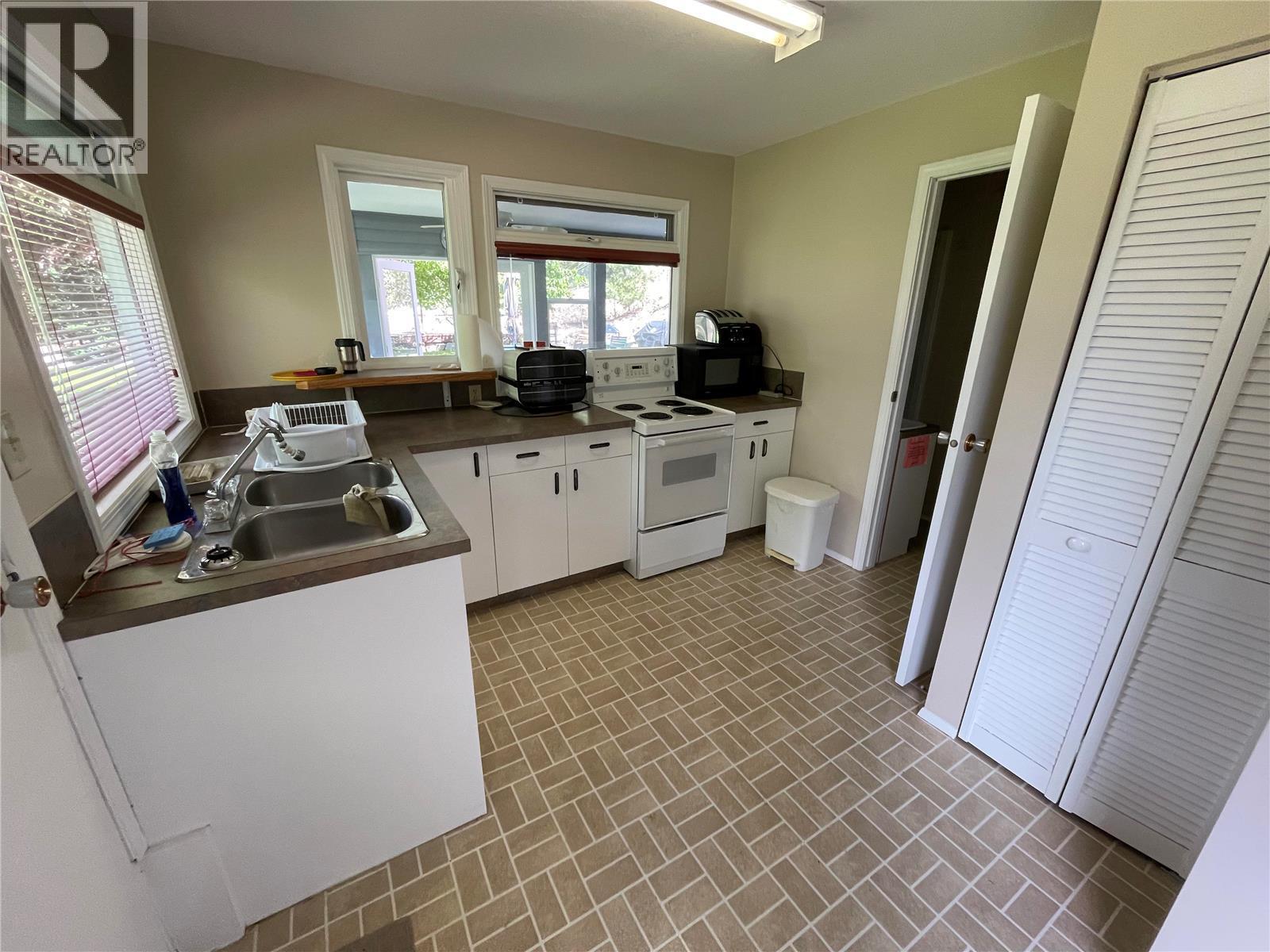 110 Russell Road - 30
